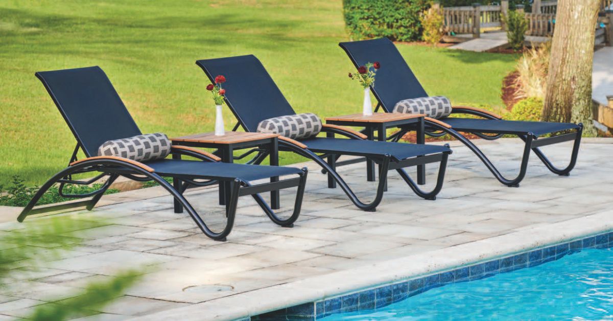 How To Choose an Outdoor Chaise Lounge for Your Backyard