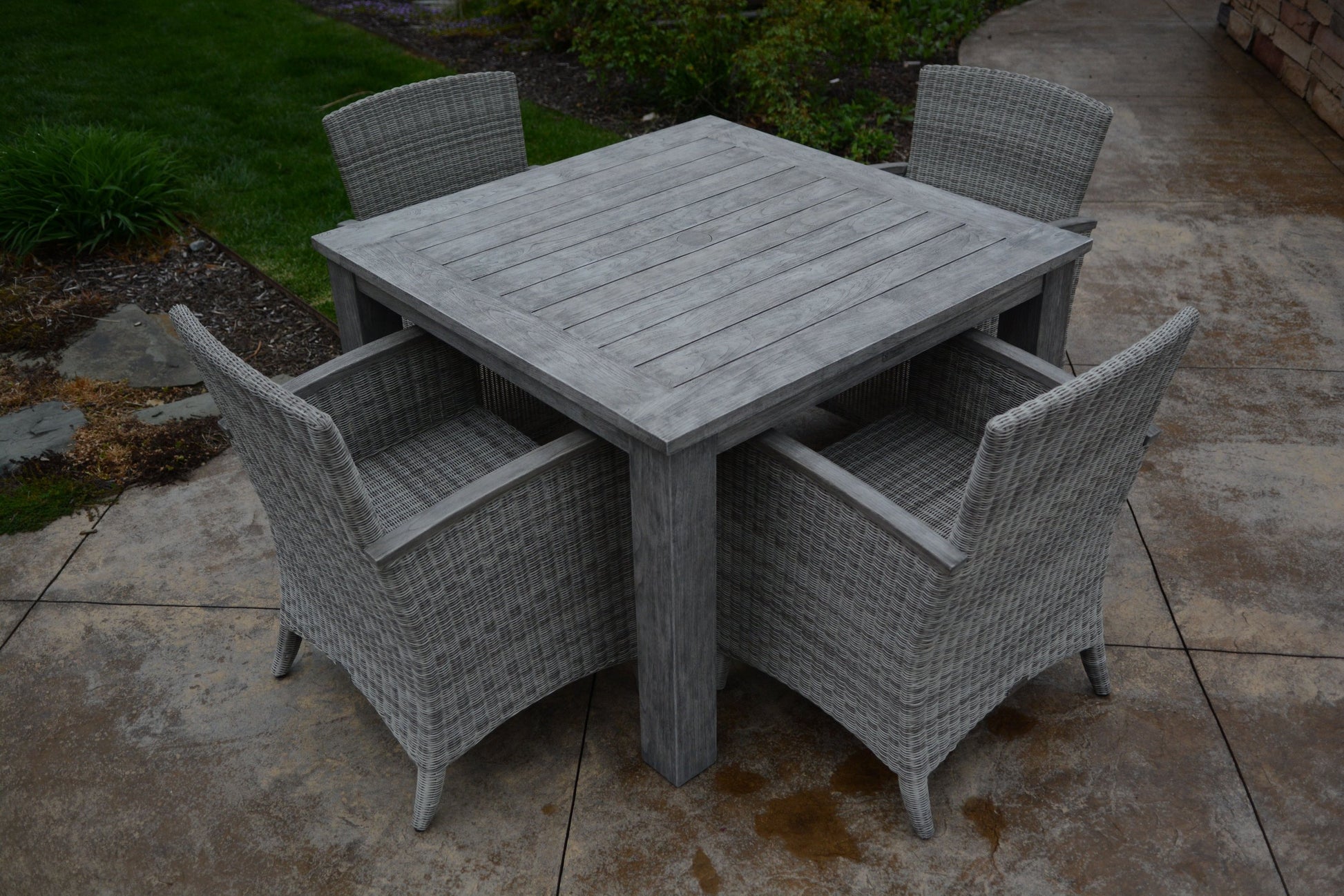 Three Birds Casual Shelburne-Lifestyle Image