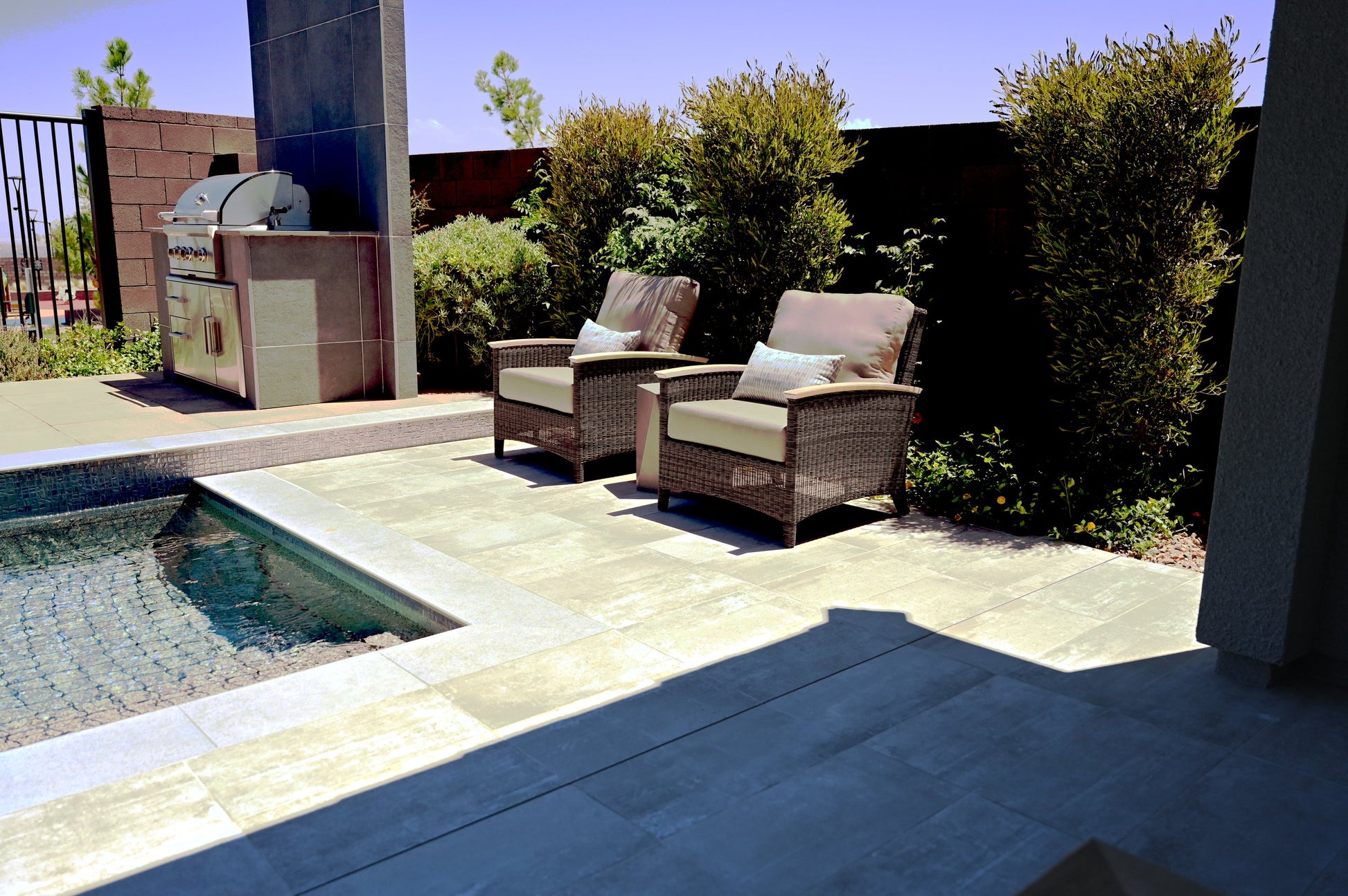 Three Birds Casual Bella