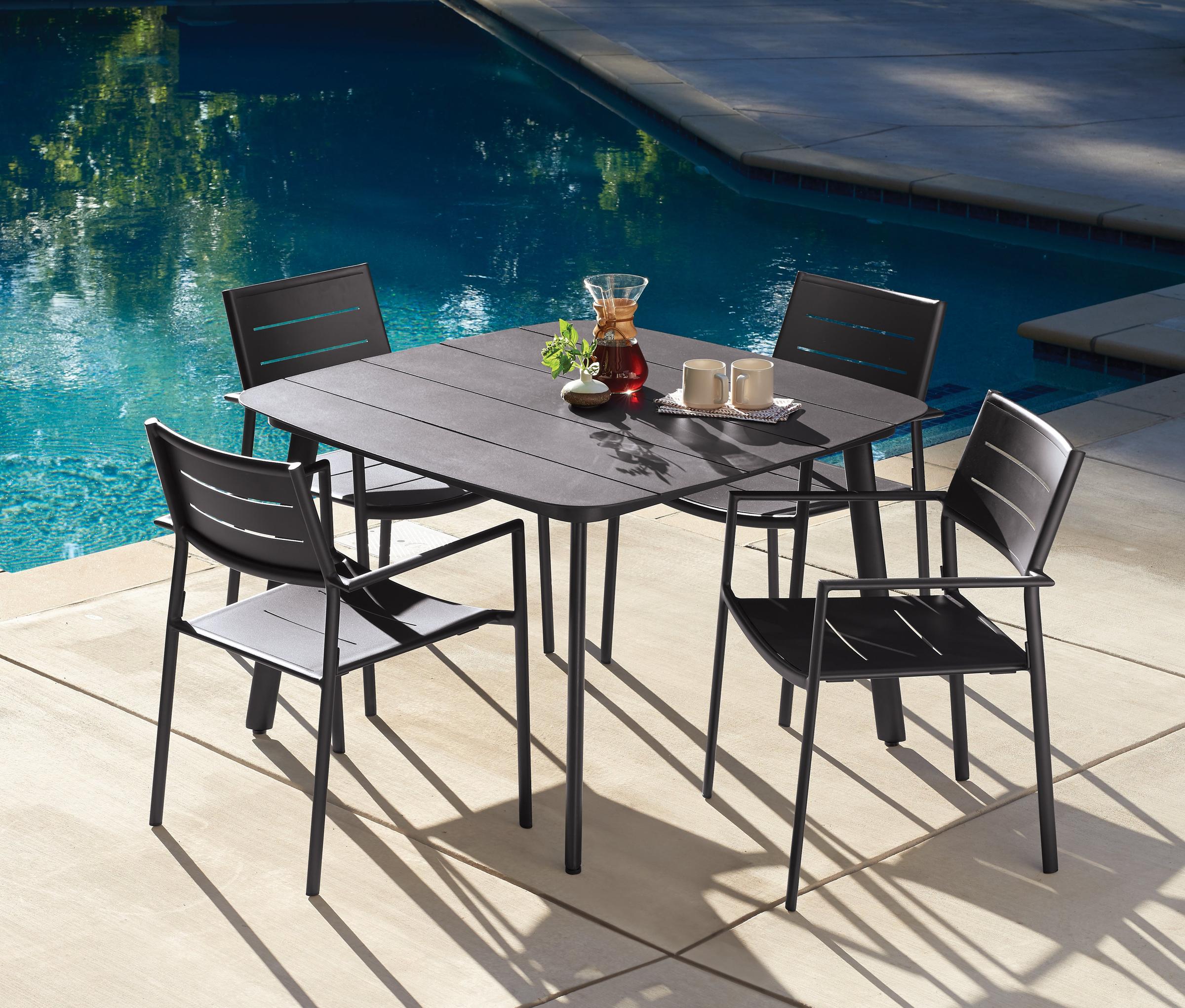 Eiland 5-Piece 45" Dining Table & Armchair Set