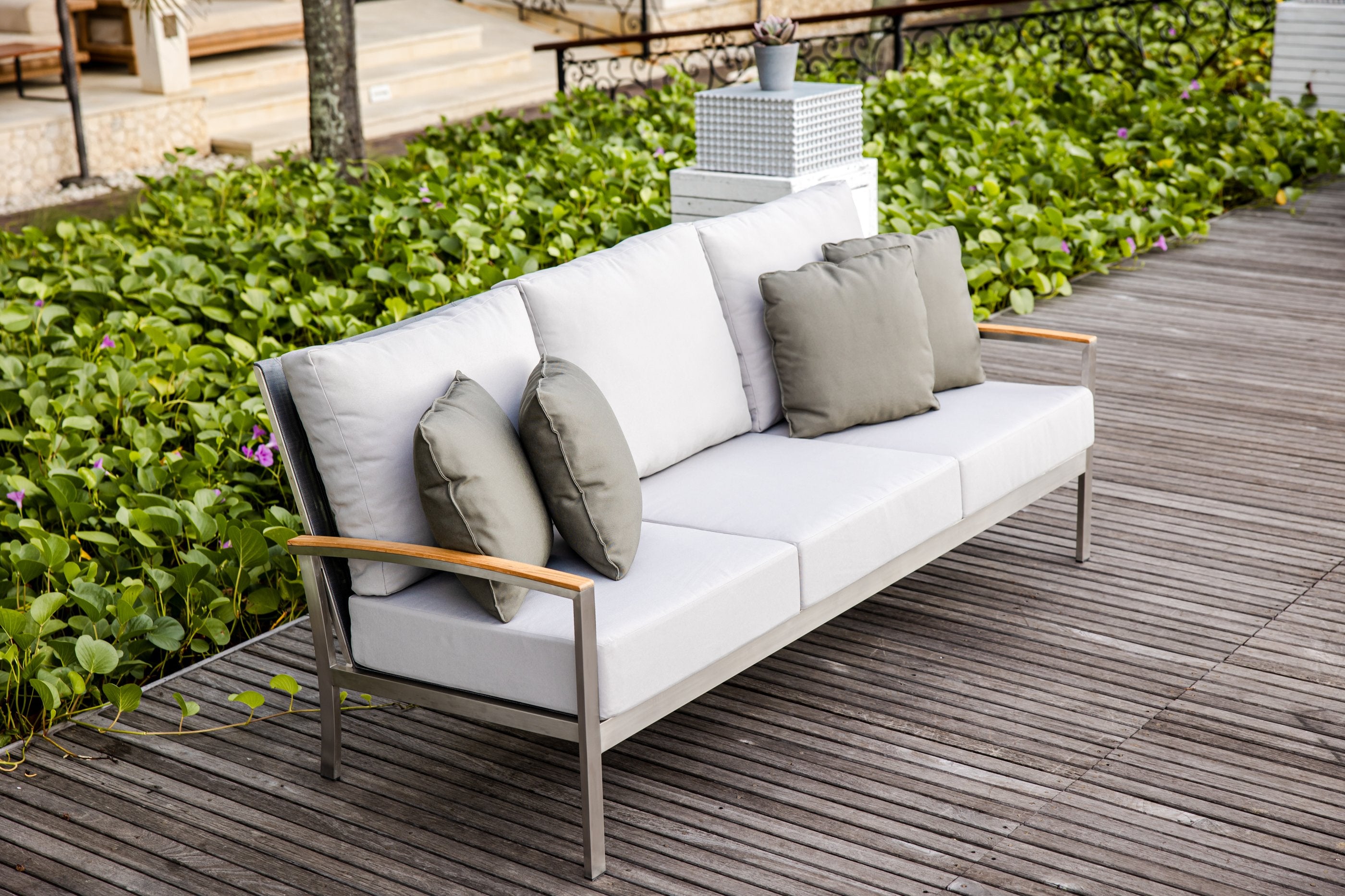 Three Birds Casual Avanti