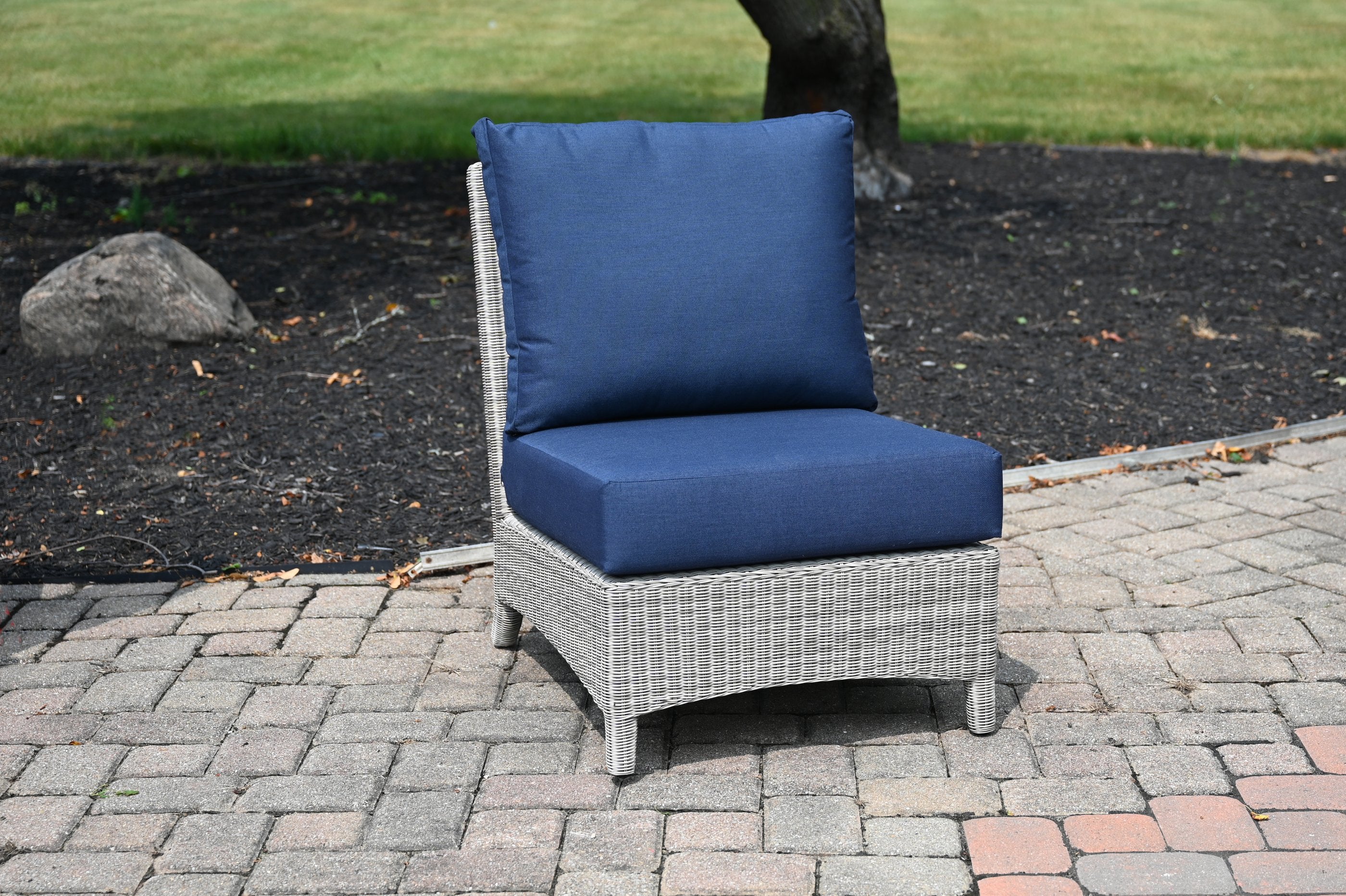 Three Birds Casual Bella-Lifestyle Image