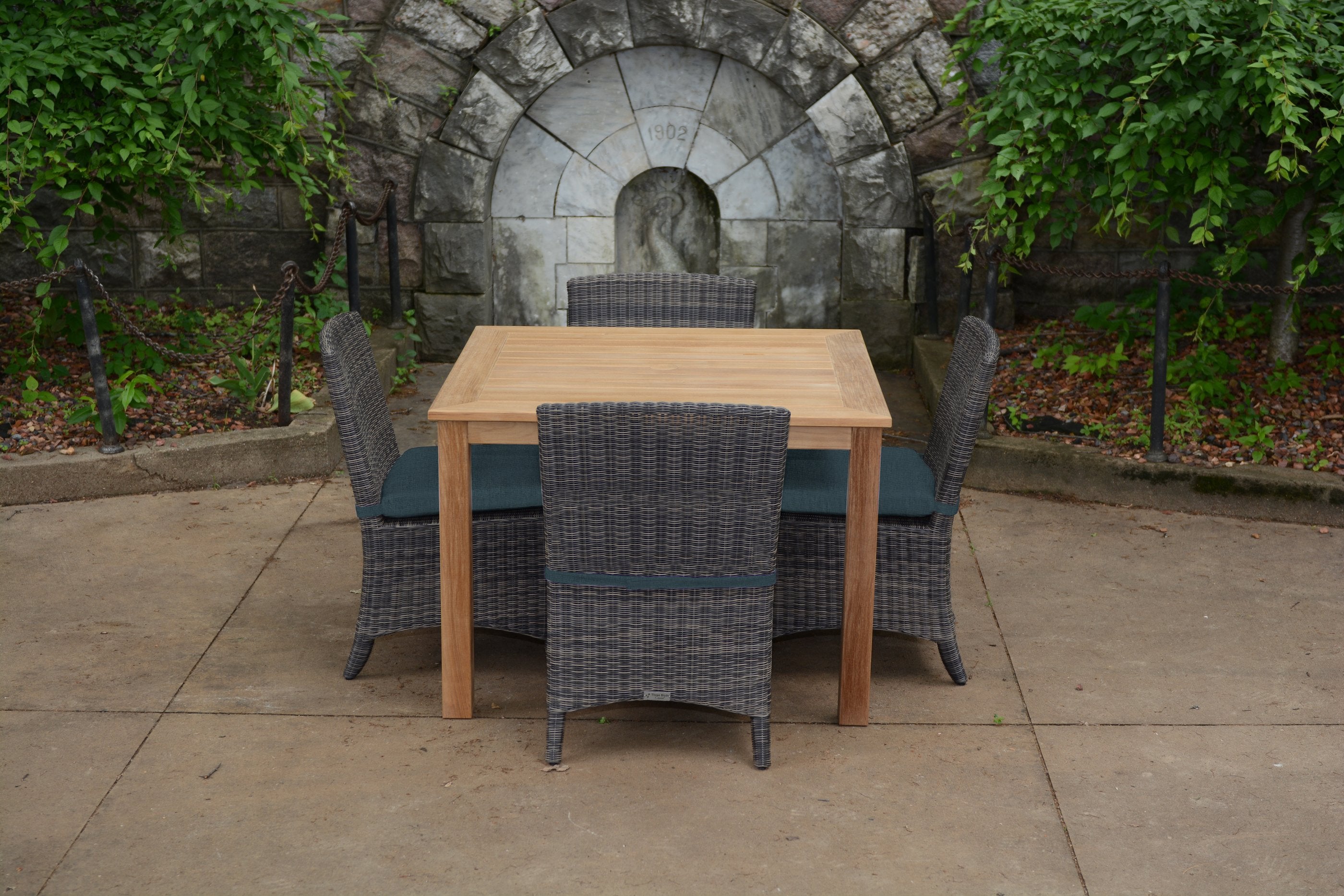 Three Birds Casual Bella-Lifestyle Image