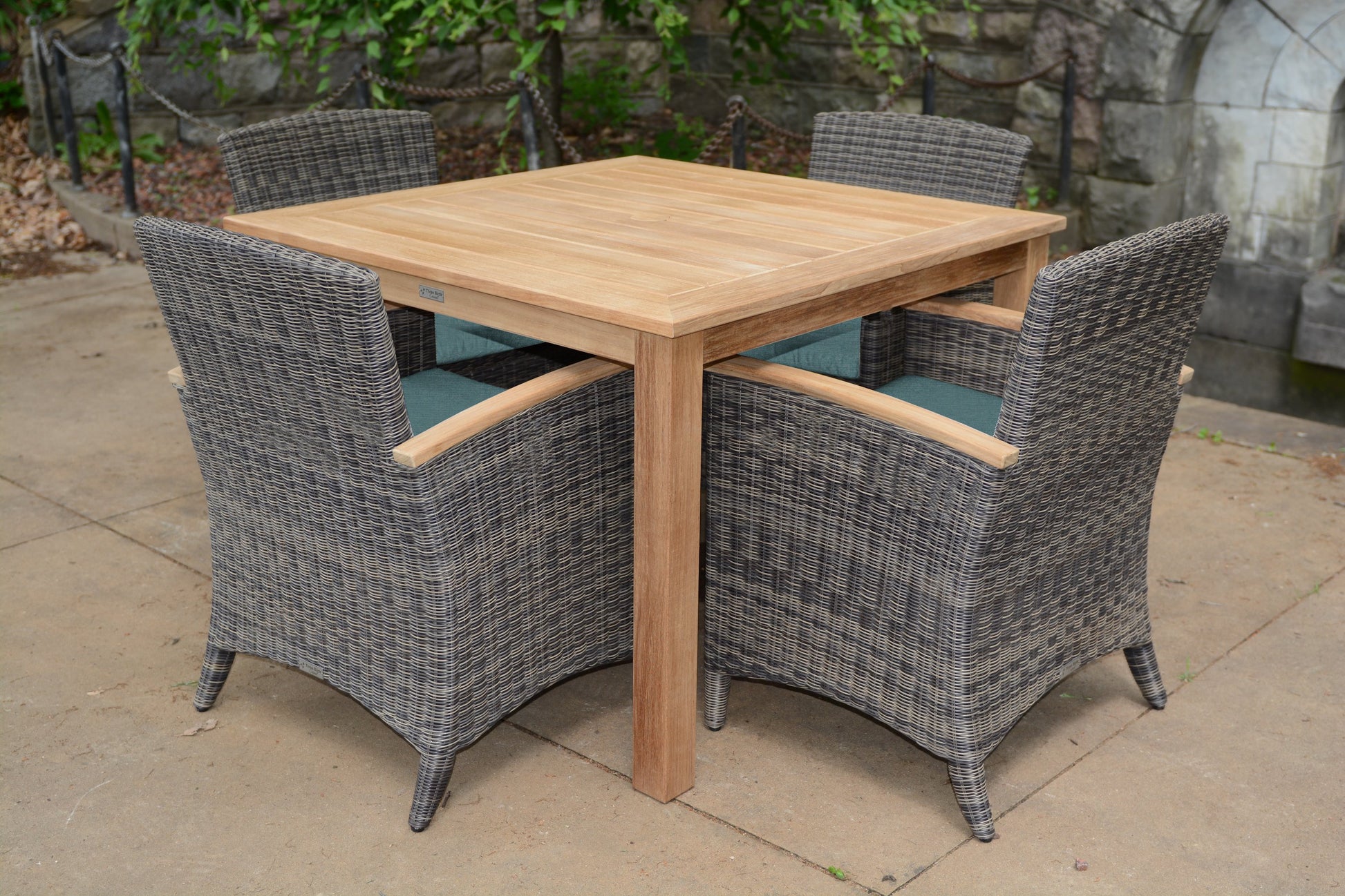 Three Birds Casual Bella