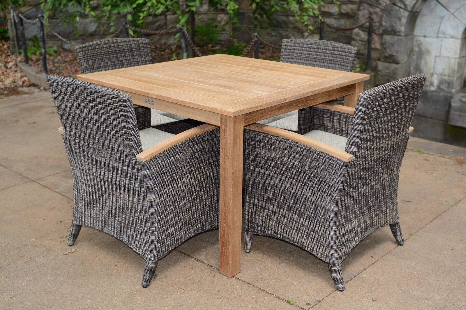 Three Birds Casual Bella