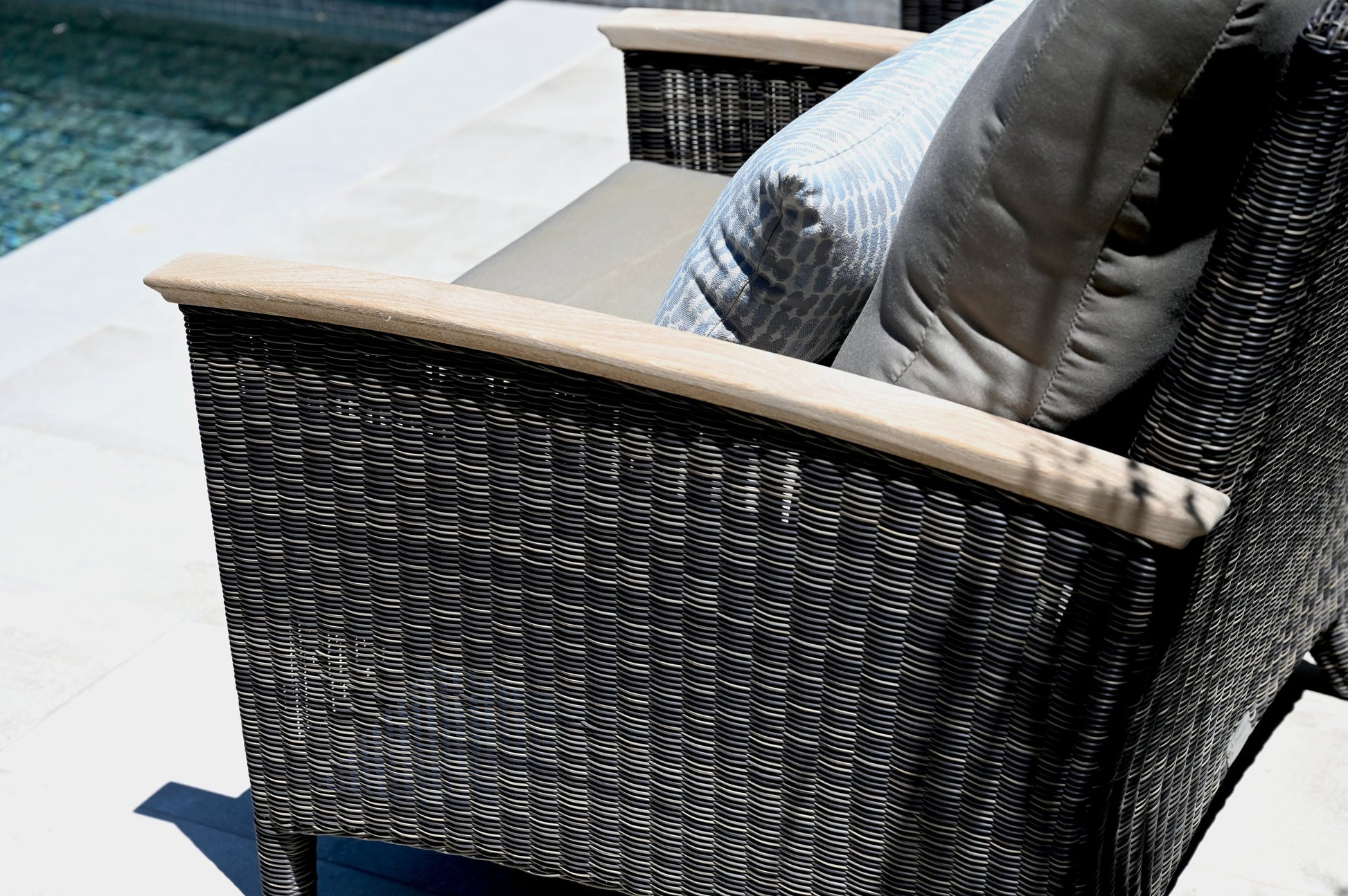 Three Birds Casual Bella