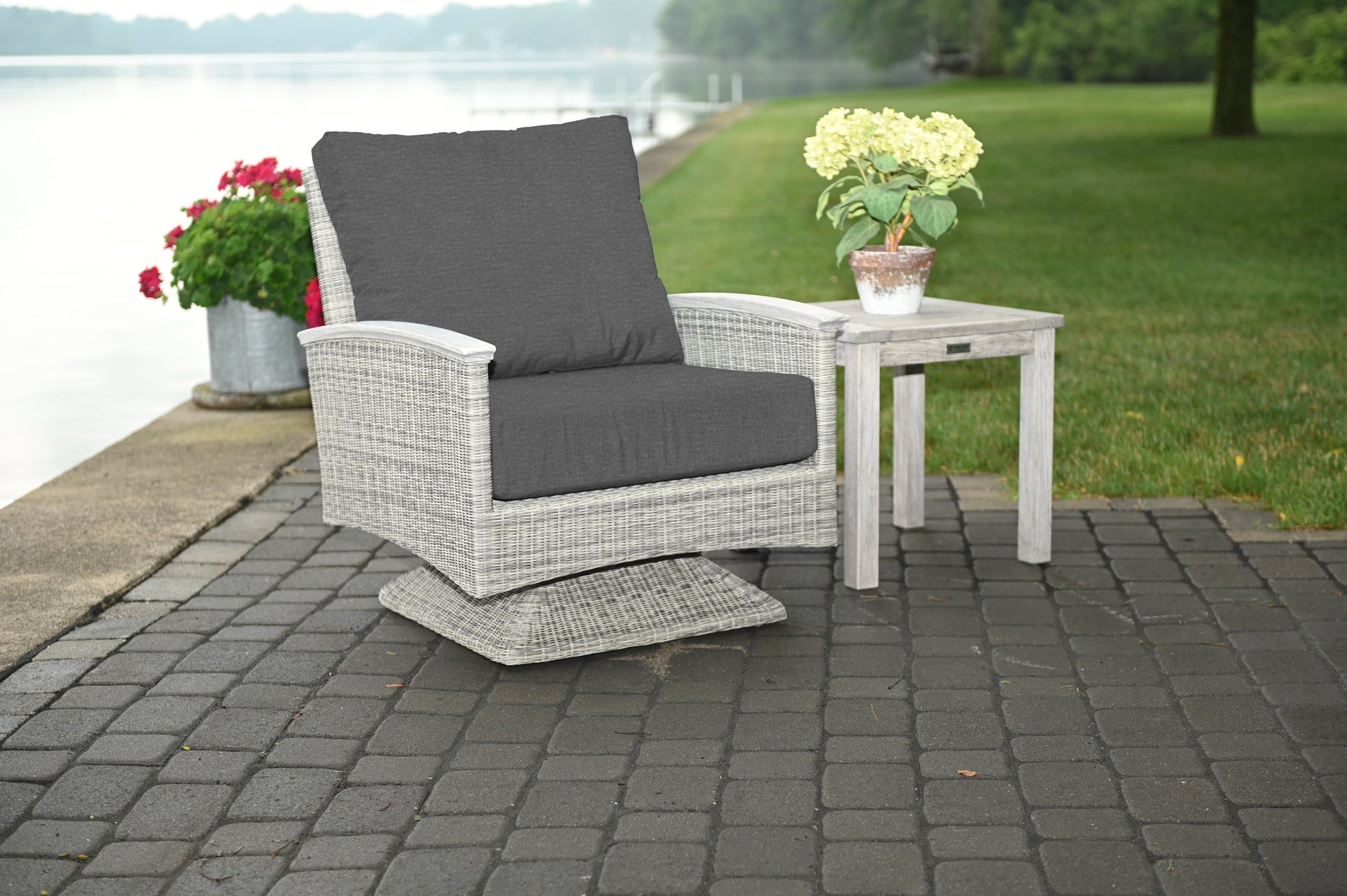 Three Birds Casual Bella