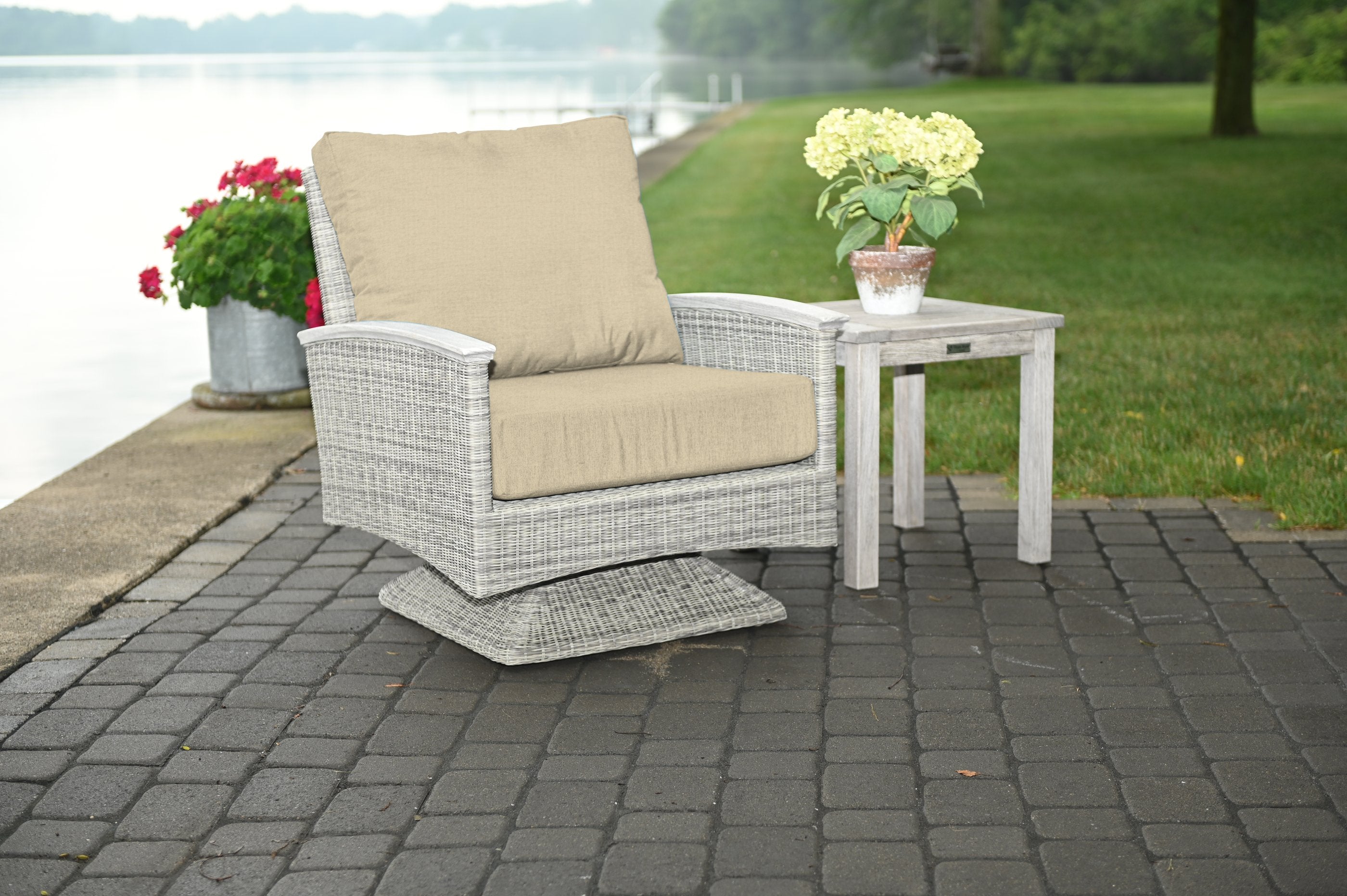 Three Birds Casual Bella-Lifestyle Image