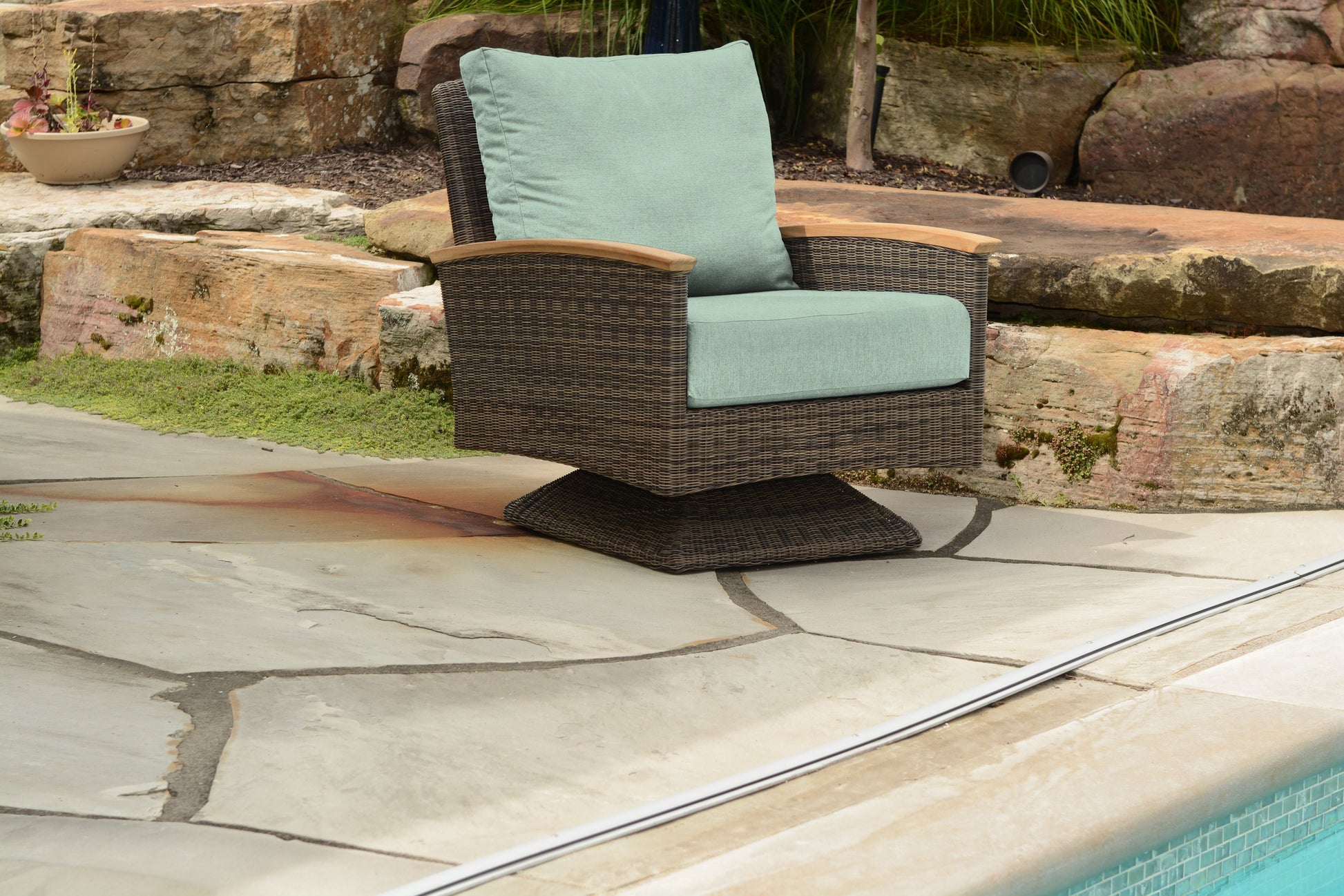 Three Birds Casual Bella-Lifestyle Image