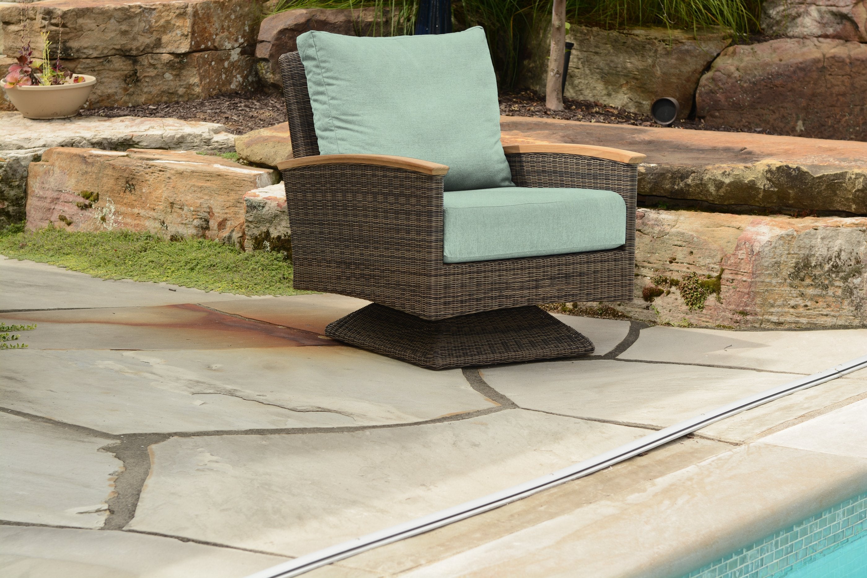 Three Birds Casual Bella-Lifestyle Image