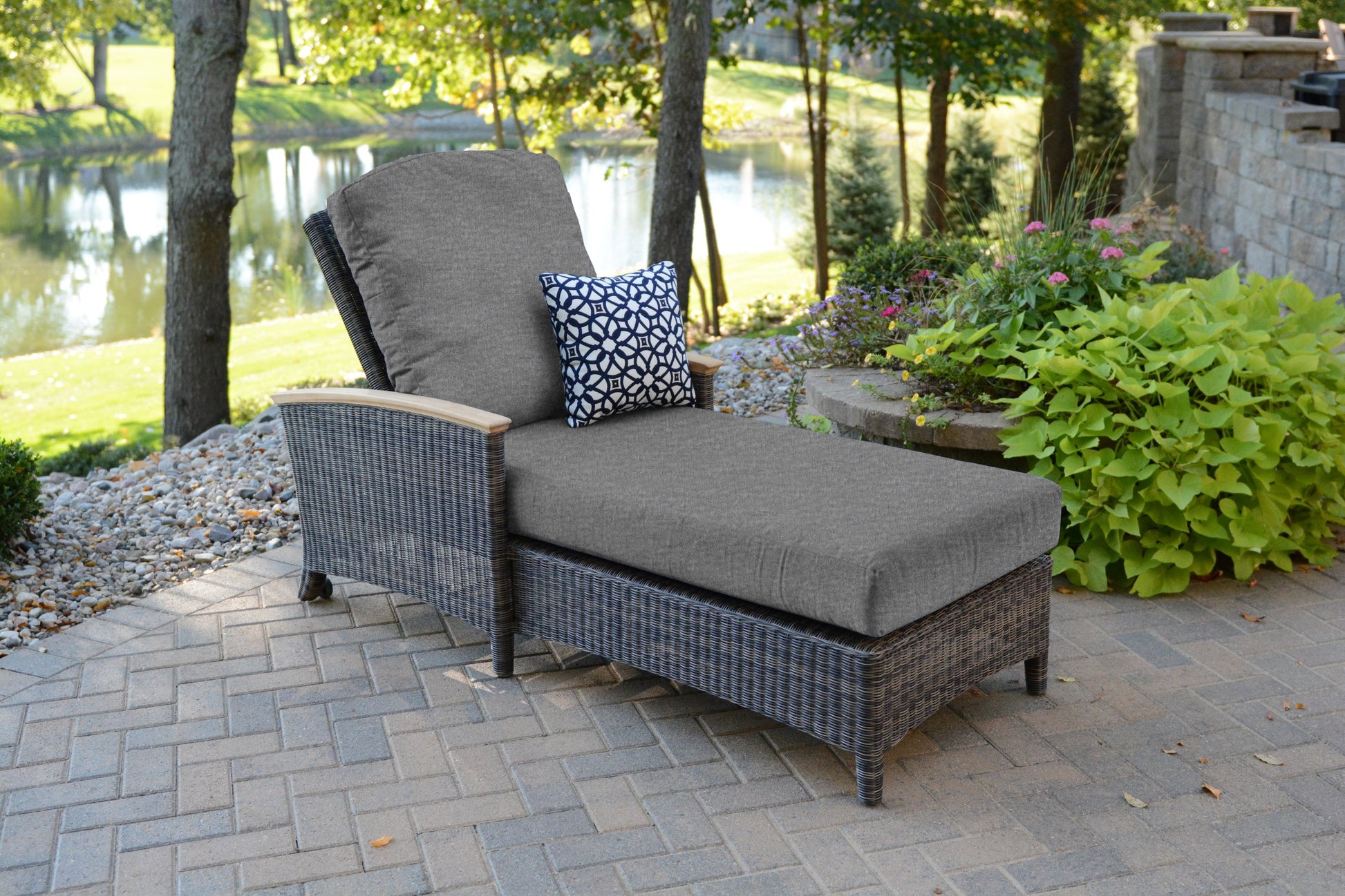 Three Birds Casual Bella