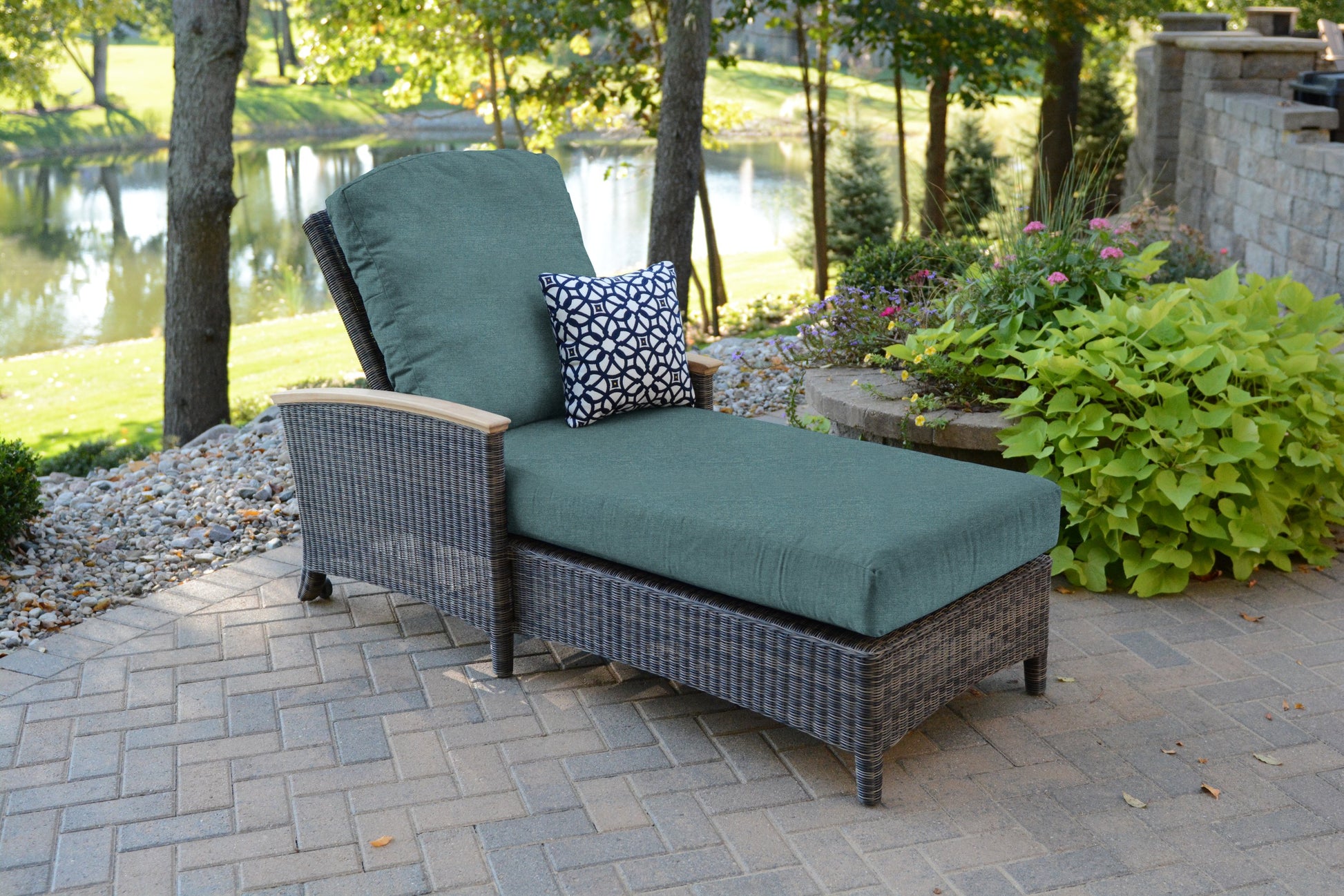 Three Birds Casual Bella