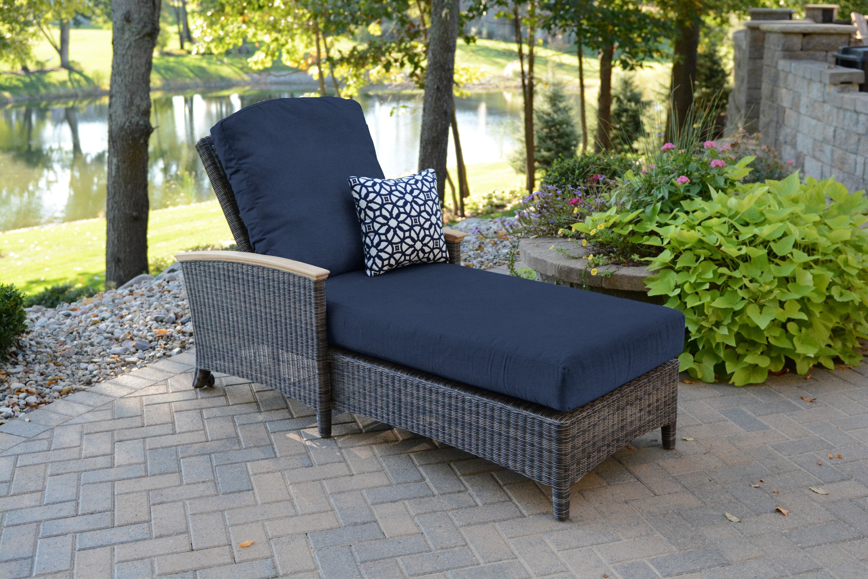 Three Birds Casual Bella