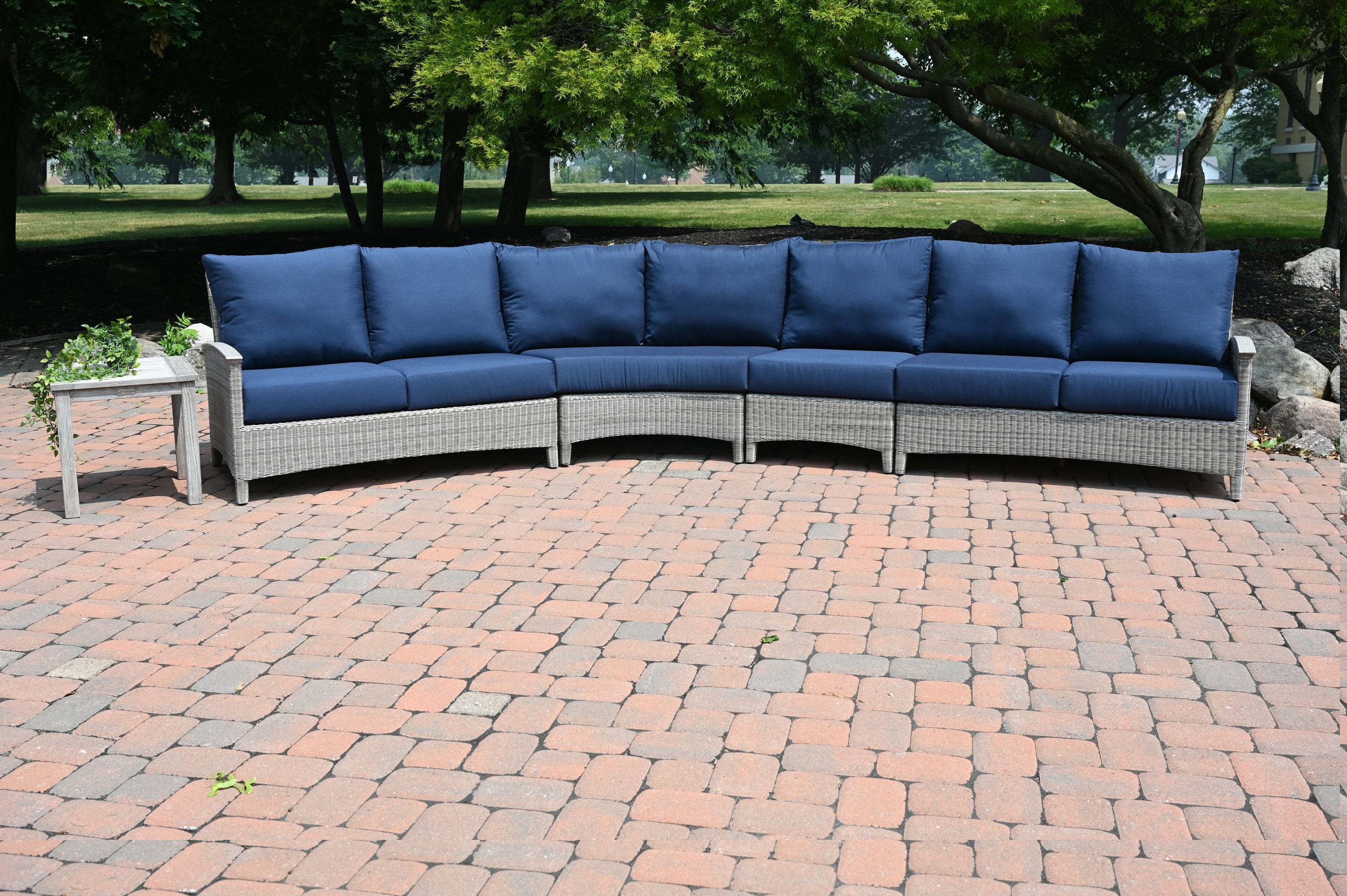 Three Birds Casual Bella-Lifestyle Image