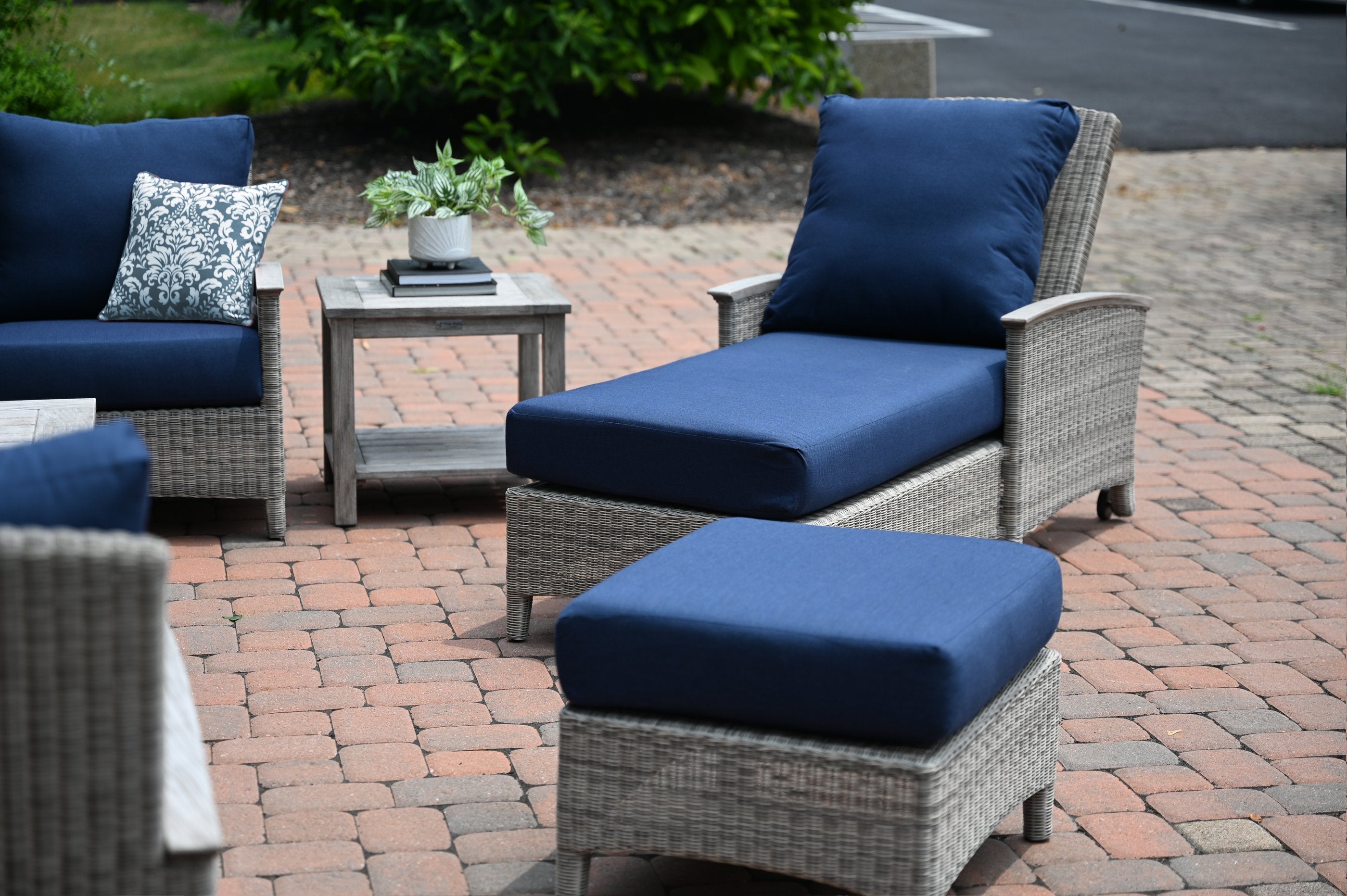 Three Birds Casual Bella