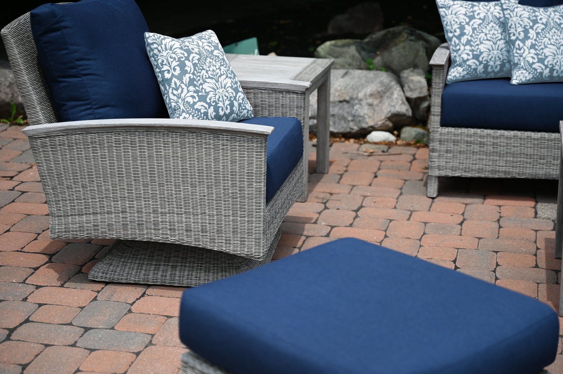 Three Birds Casual Bella