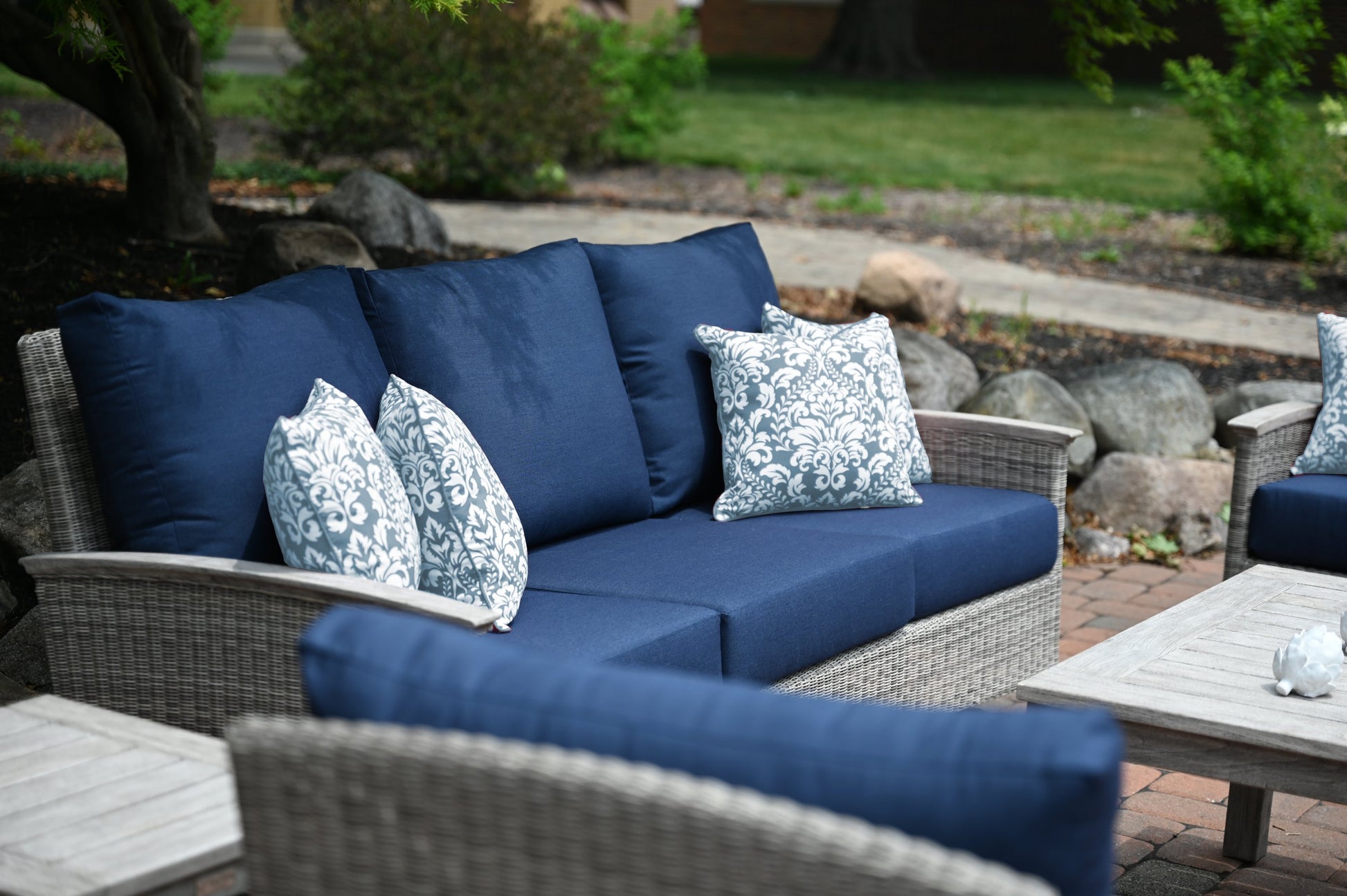 Three Birds Casual Bella