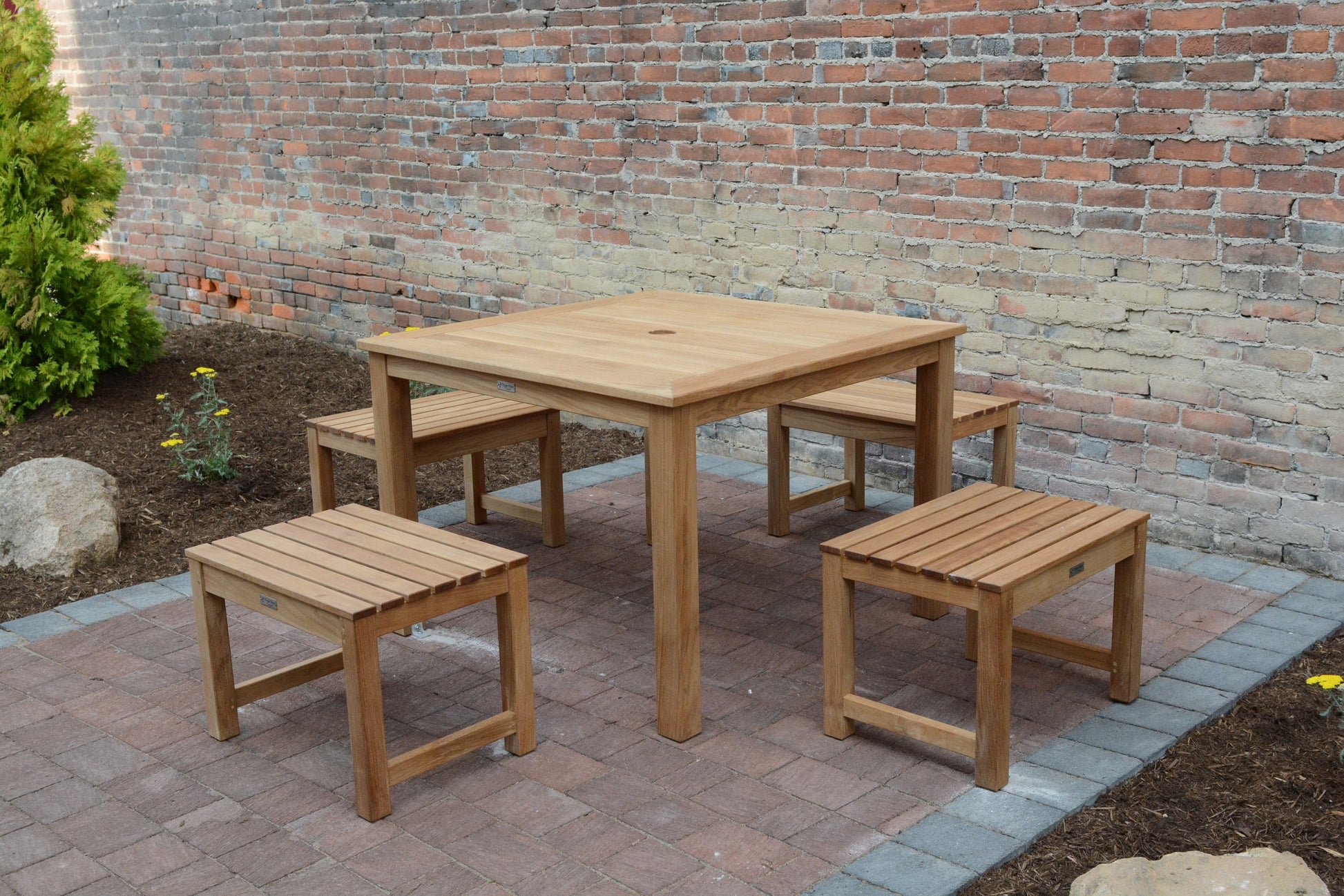 Three Birds Casual Charleston