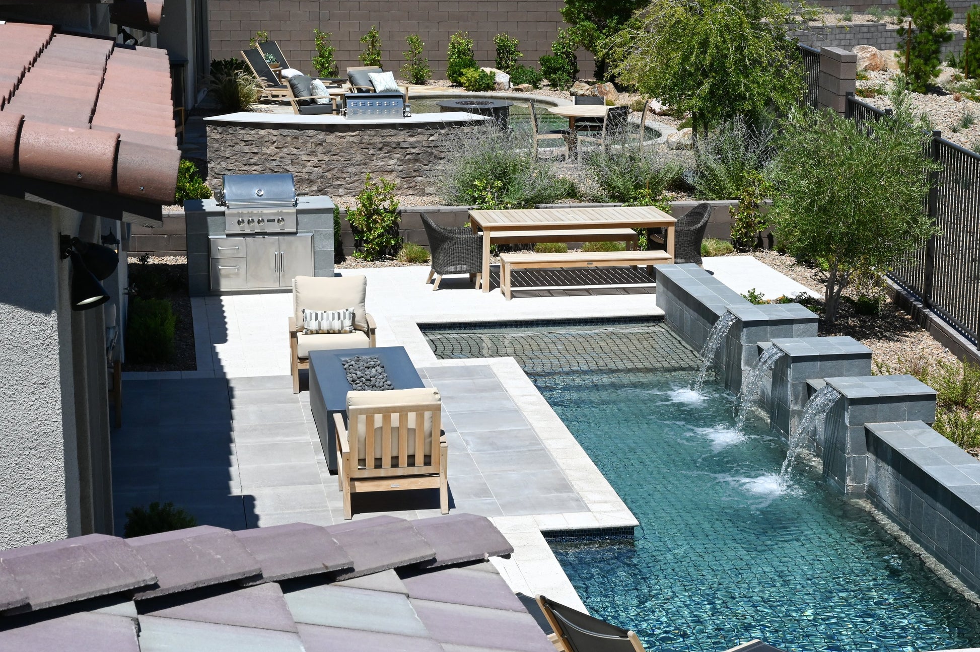 Three Birds Casual Charleston