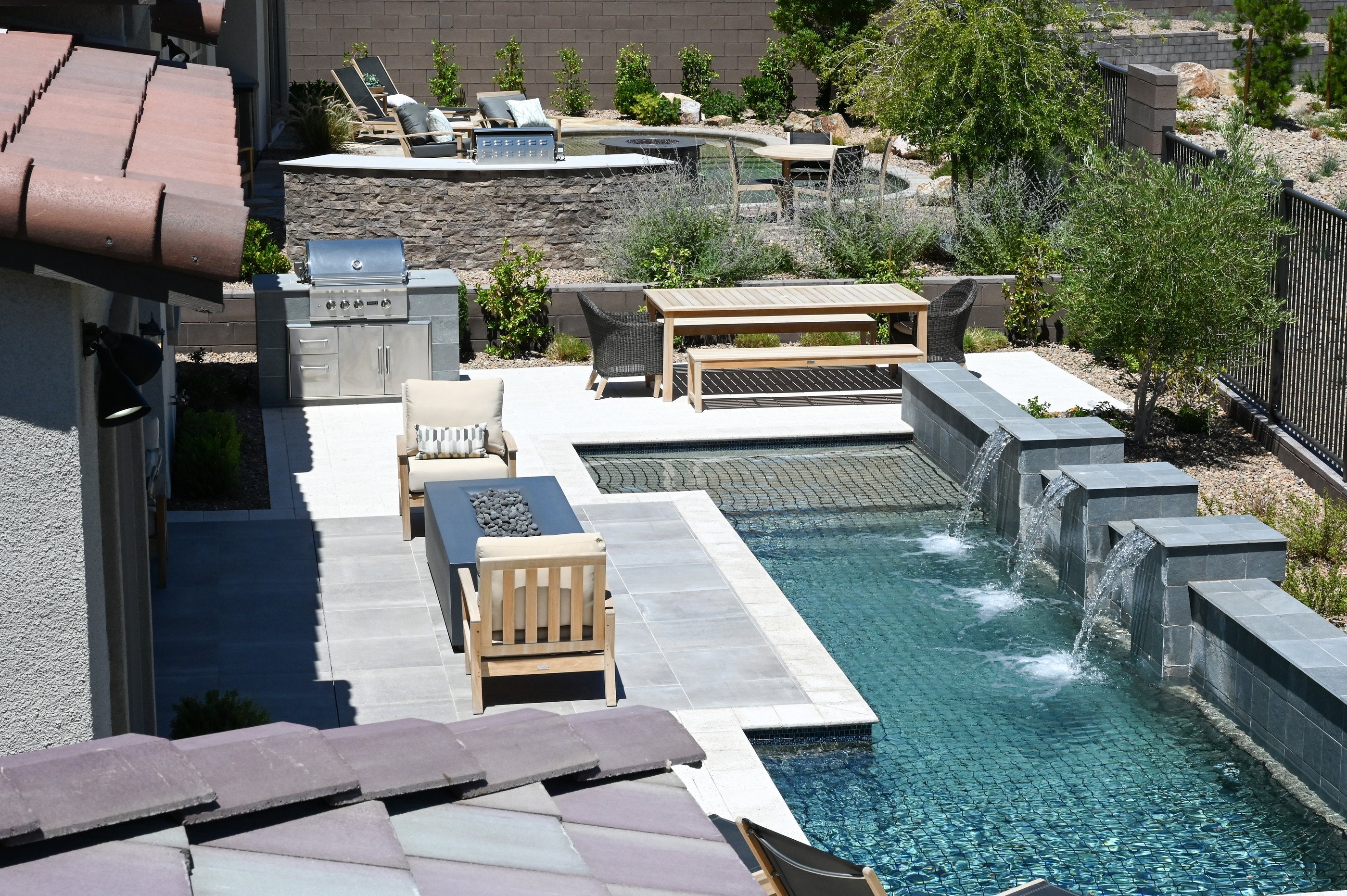 Three Birds Casual Charleston