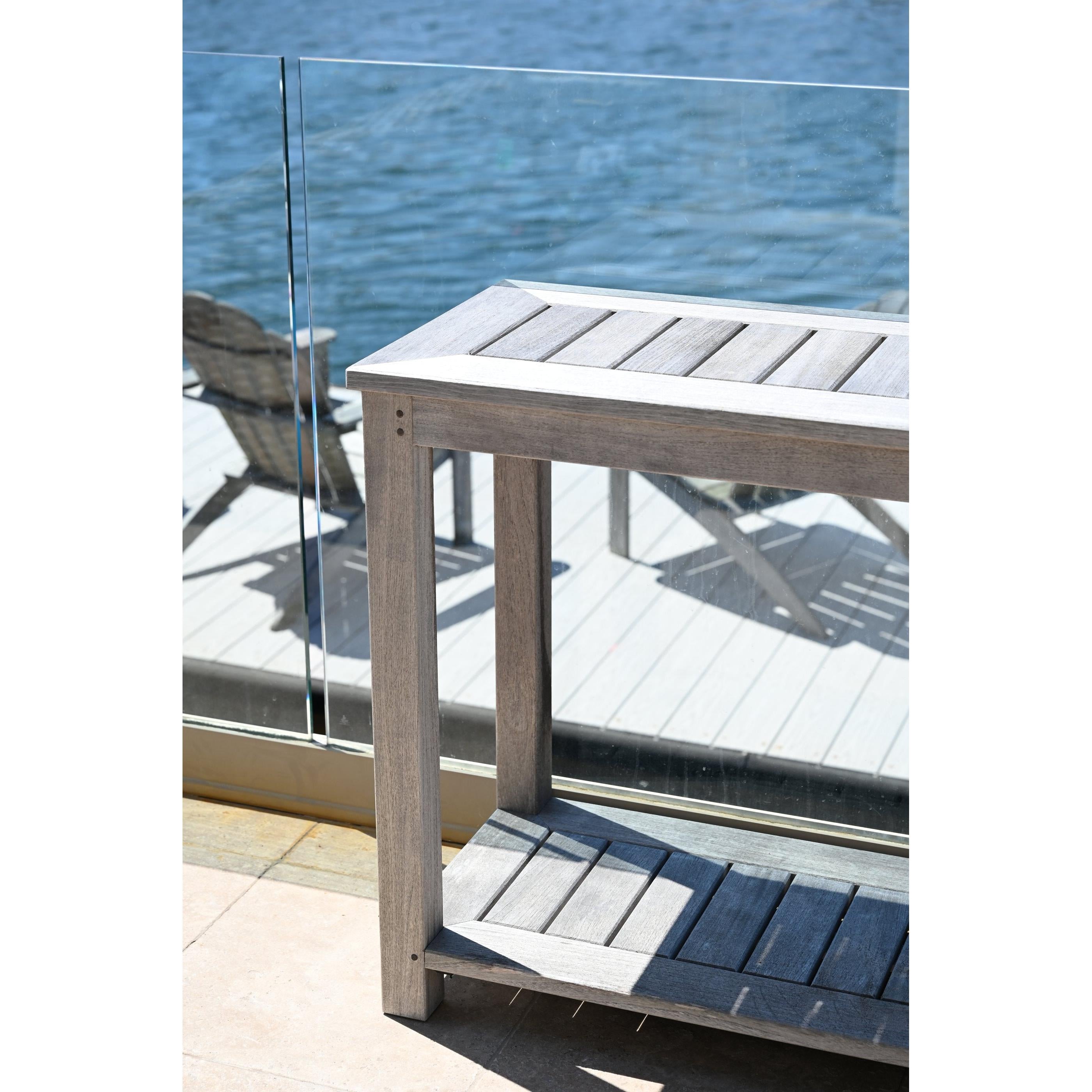 Three Birds Casual Newport-Lifestyle Image