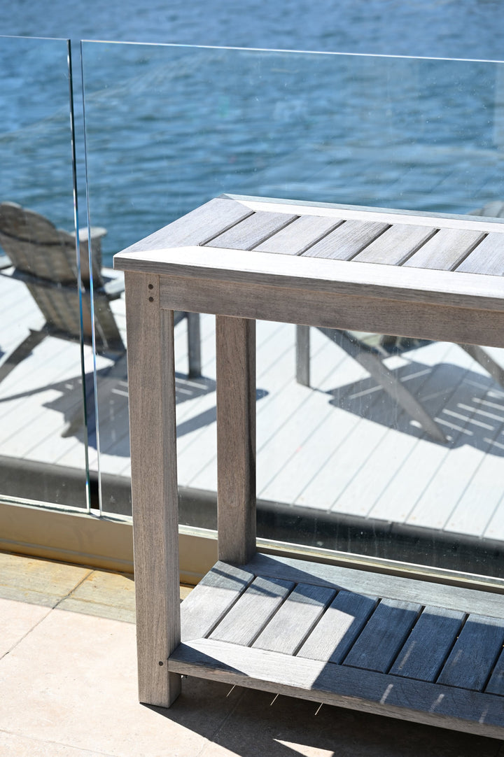 Three Birds Casual Newport-Lifestyle Image