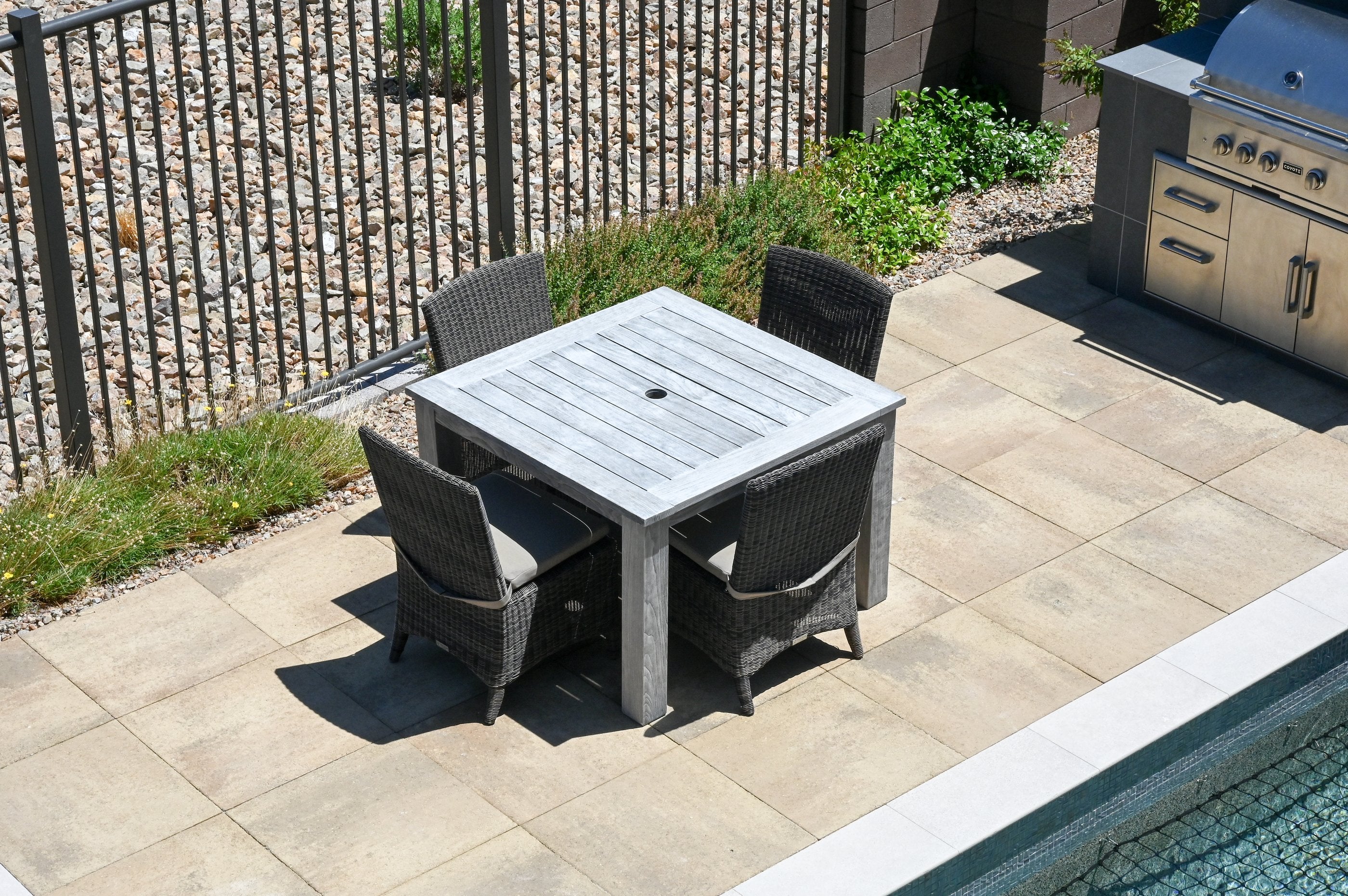 Three Birds Casual Bella-Lifestyle Image