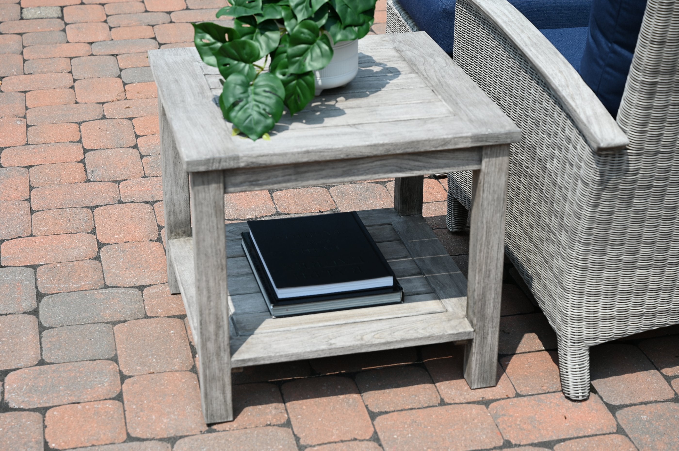 Three Birds Casual Shelburne-Lifestyle Image