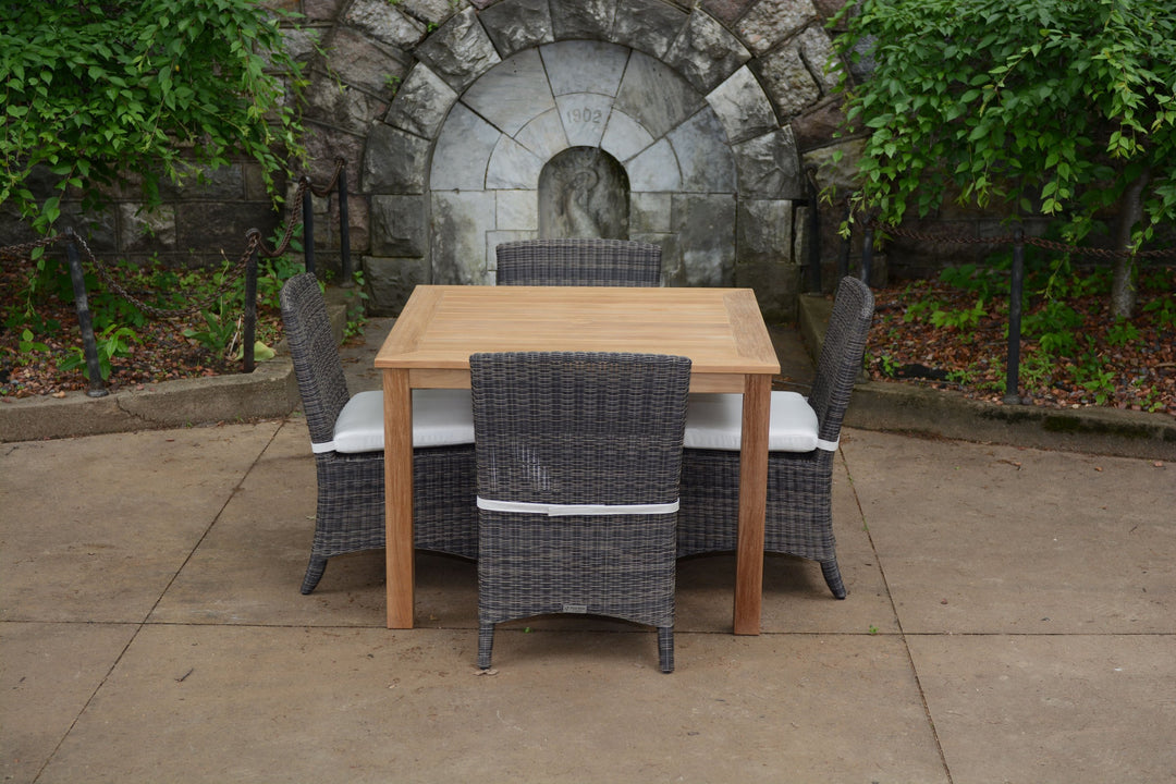 Three Birds Casual Newport-Lifestyle Image