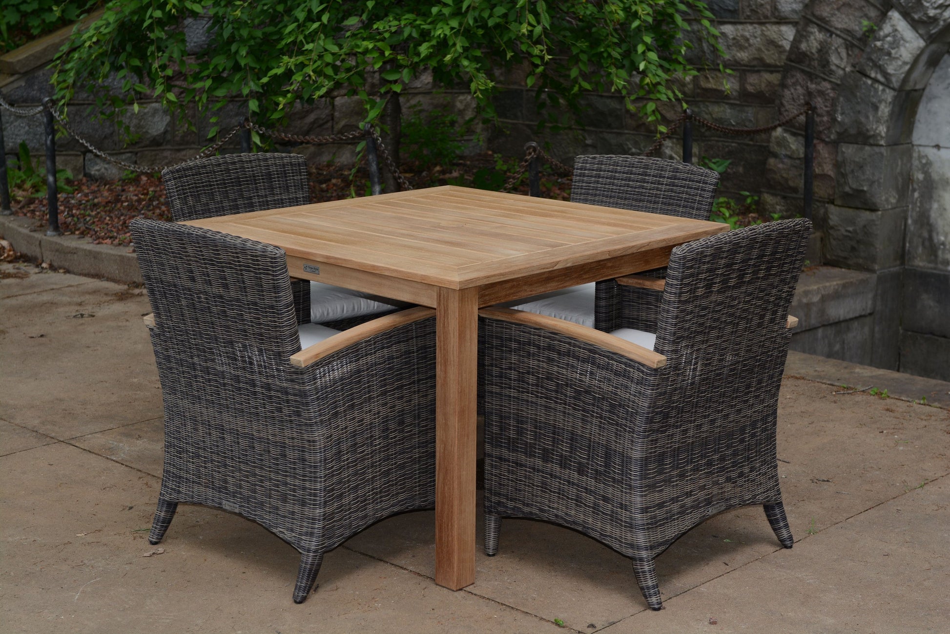 Three Birds Casual Newport