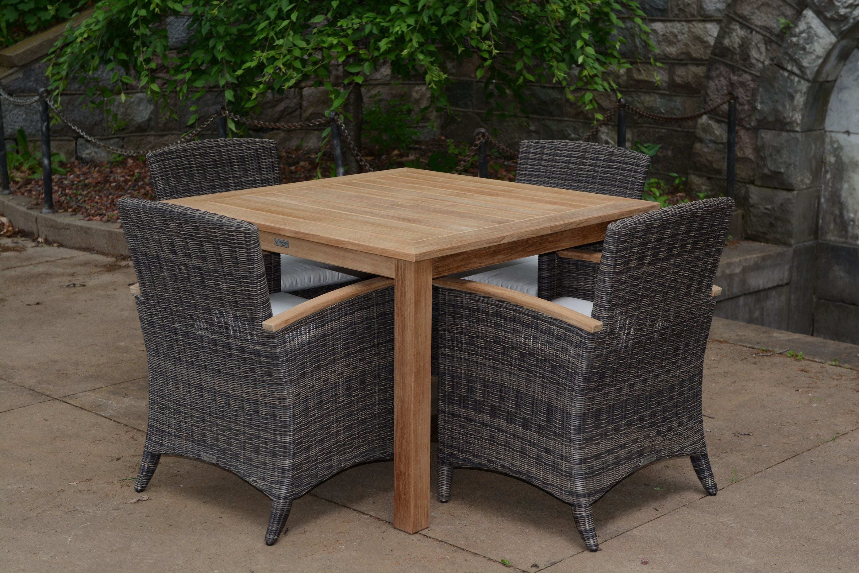 Three Birds Casual Newport