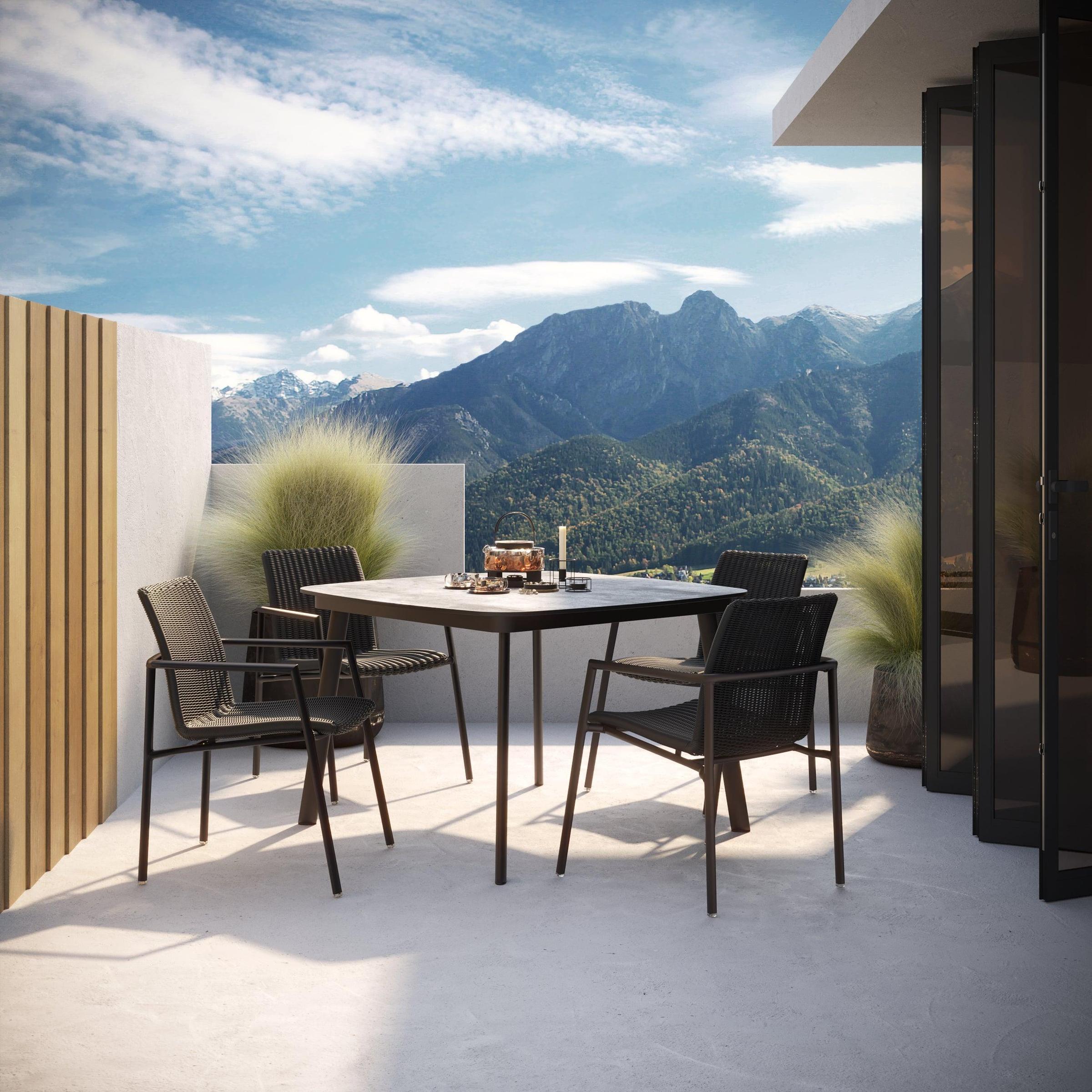 Eiland 45" Square Dining Table