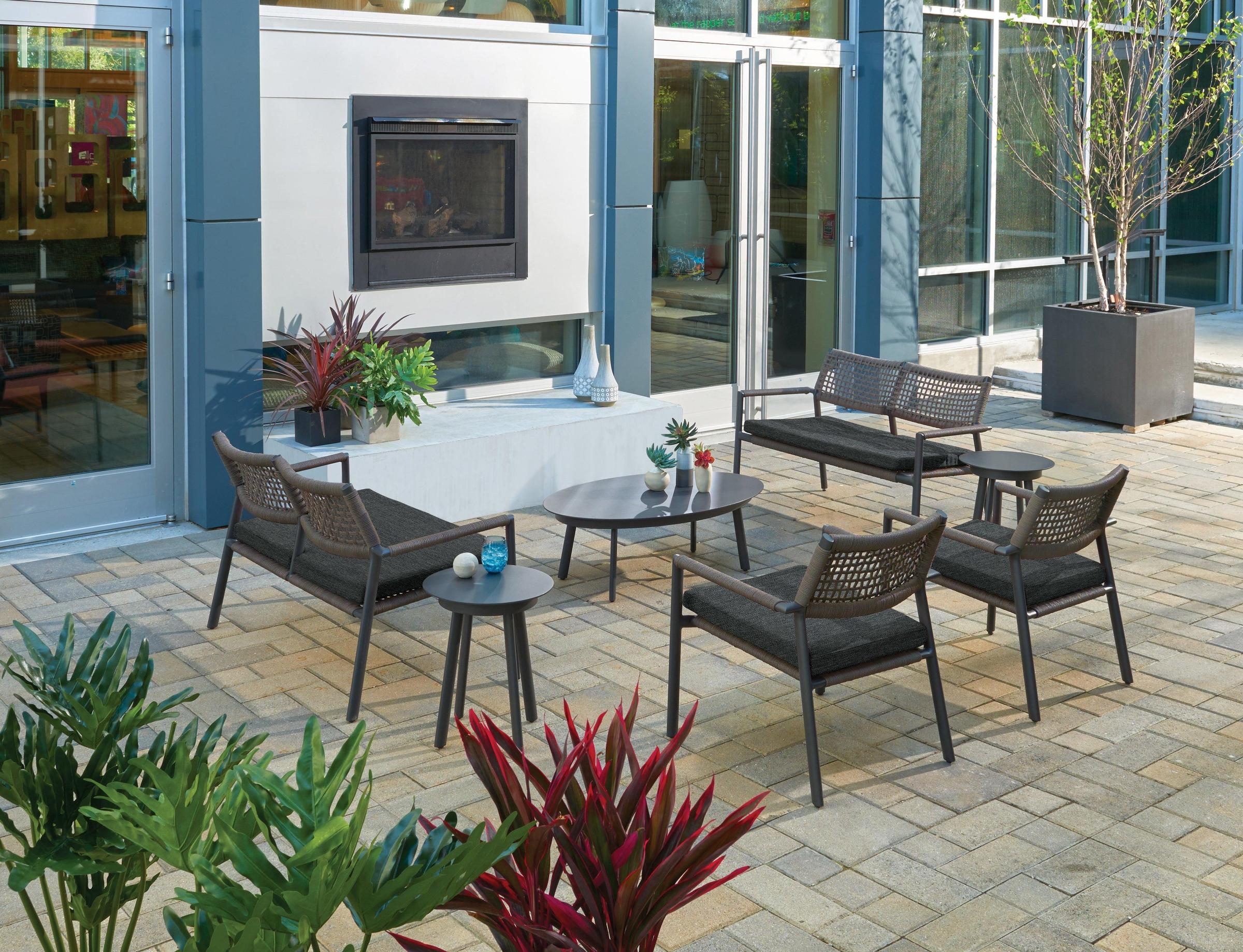 Eiland Loveseat