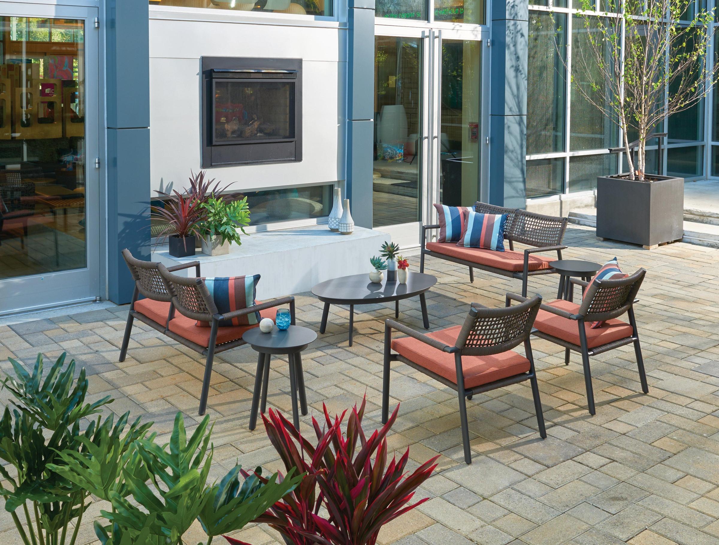 Eiland Loveseat