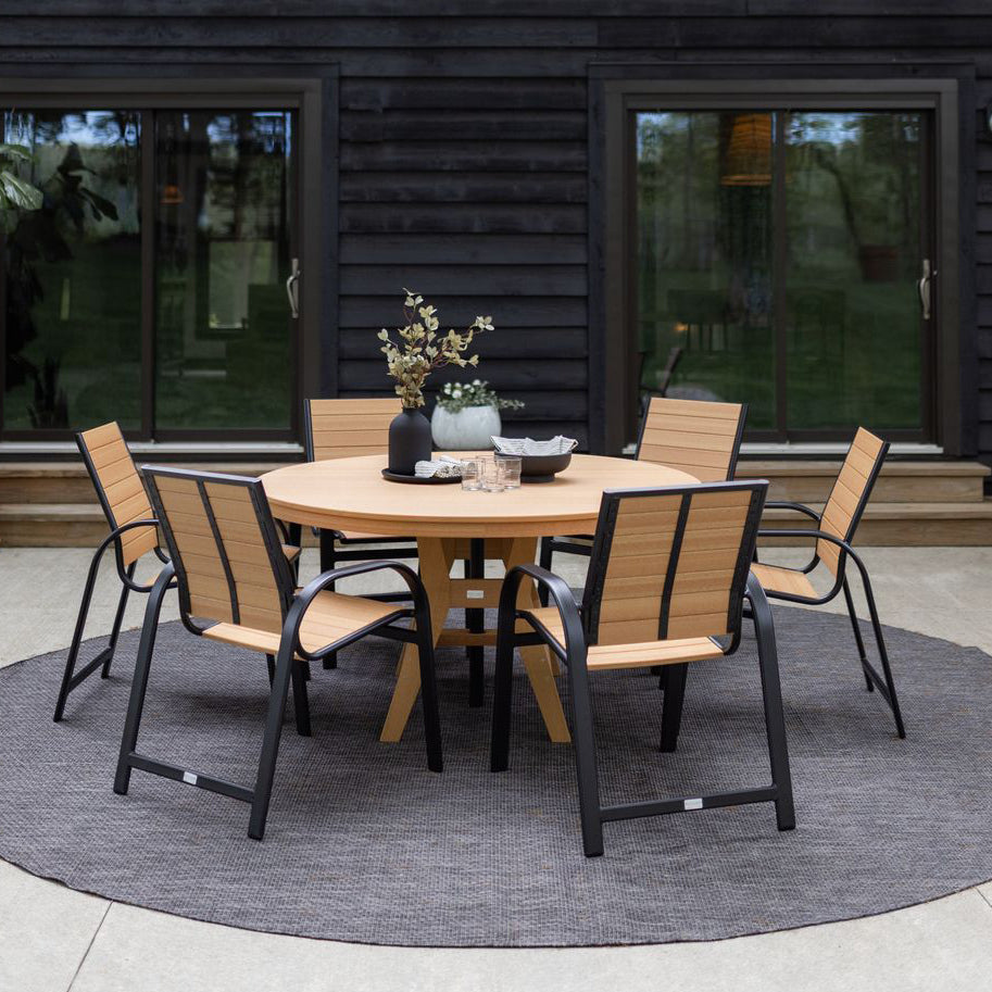 Berlin Gardens Harbor 60" Round Dining table and Murphy Chairs