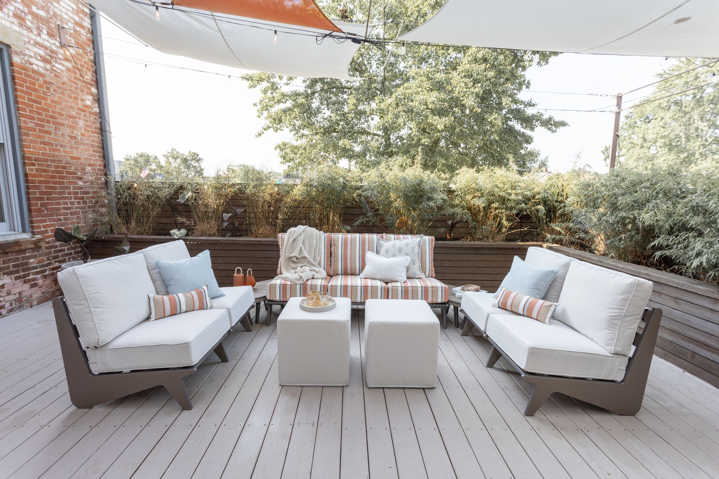 Berlin Gardens Holland Sofa & Loveseat Lounge Set