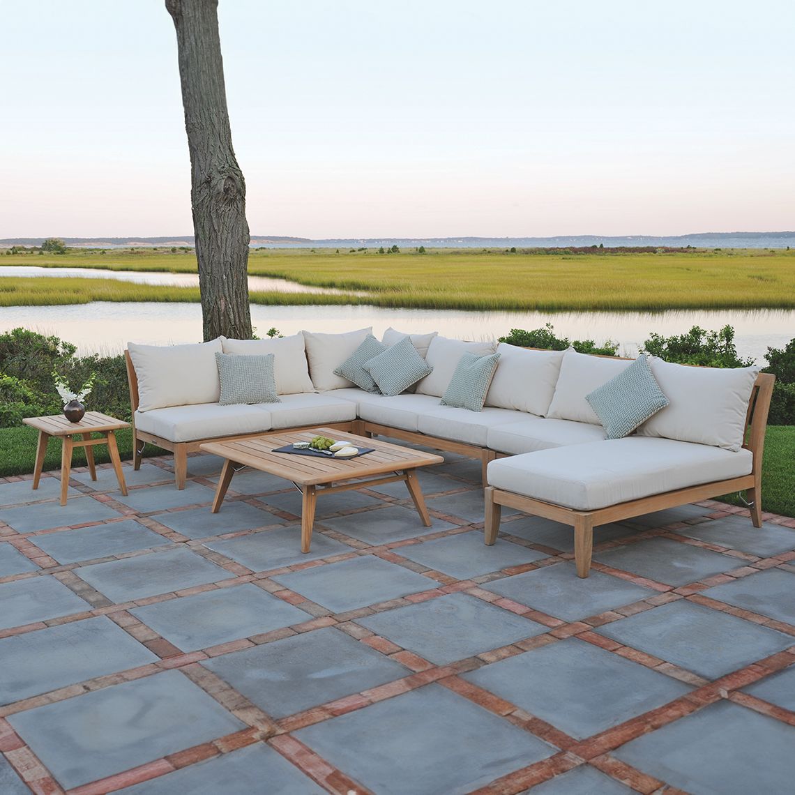 Ipanema 25" X 19" Side Table