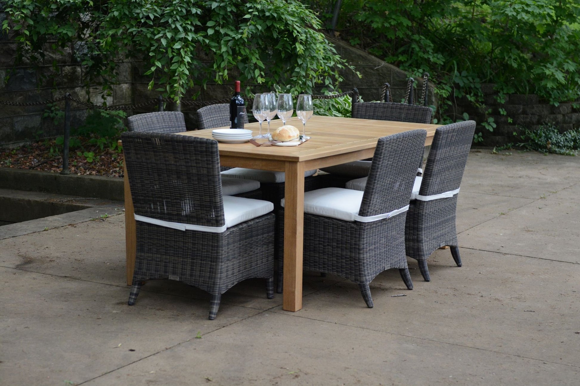 Three Birds Casual Newport