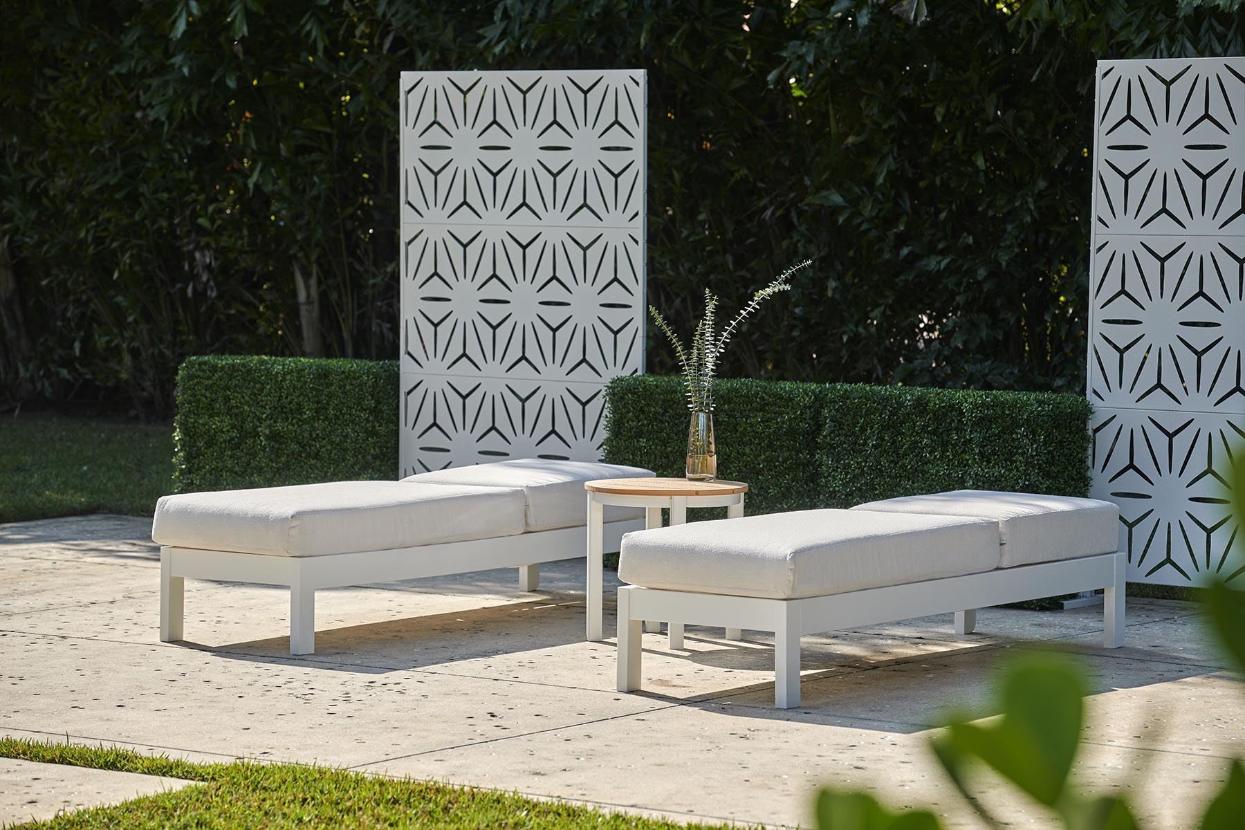 Leeward Cushion Armless Chaise