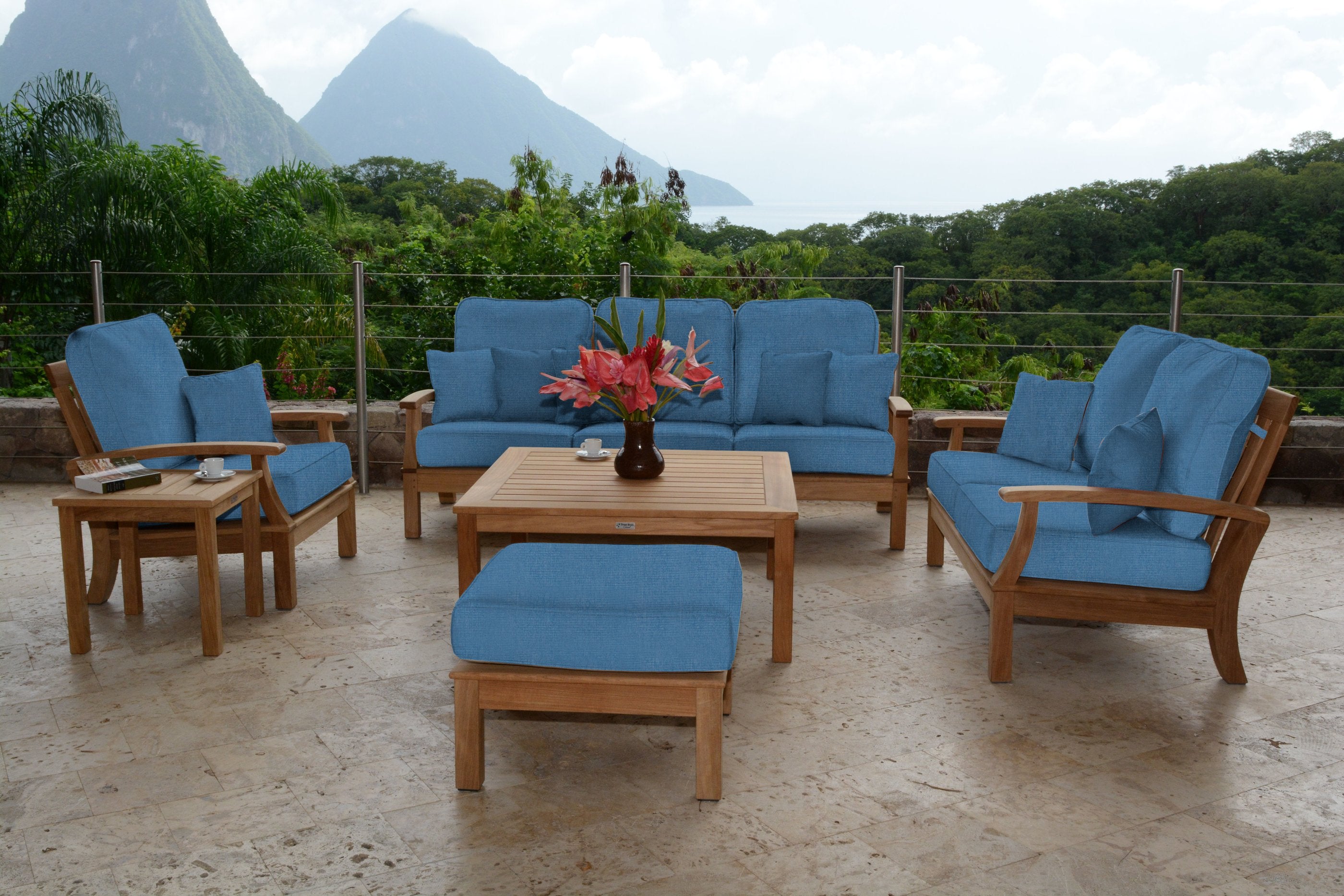 Three Birds Casual Monterey