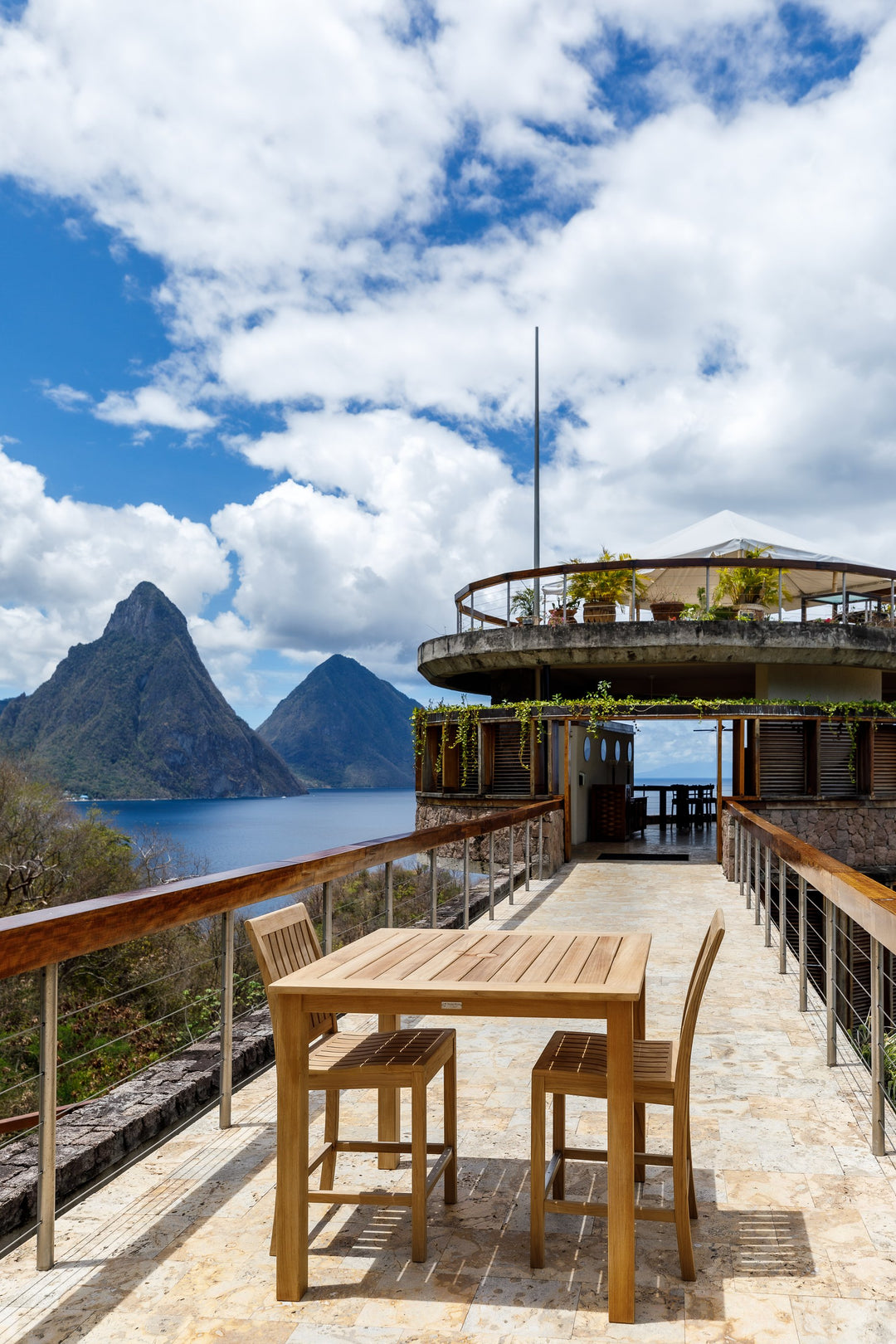 Three Birds Casual Newport-Lifestyle Image