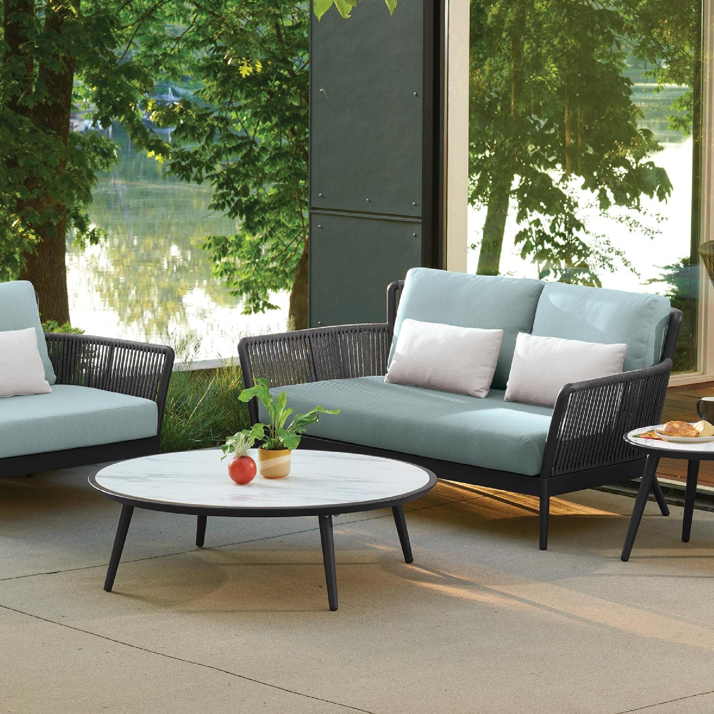 Nette Loveseat