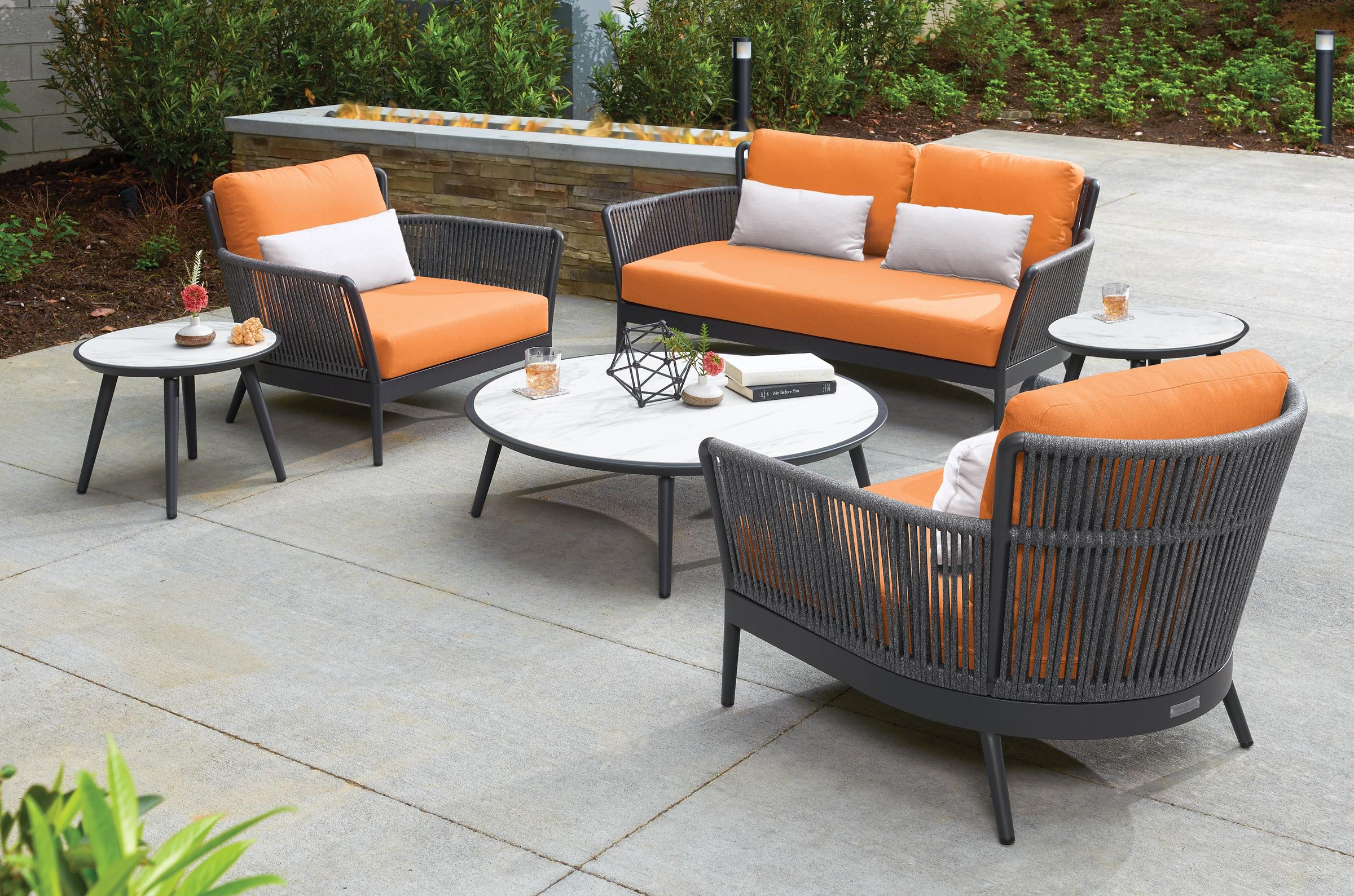 Nette Loveseat