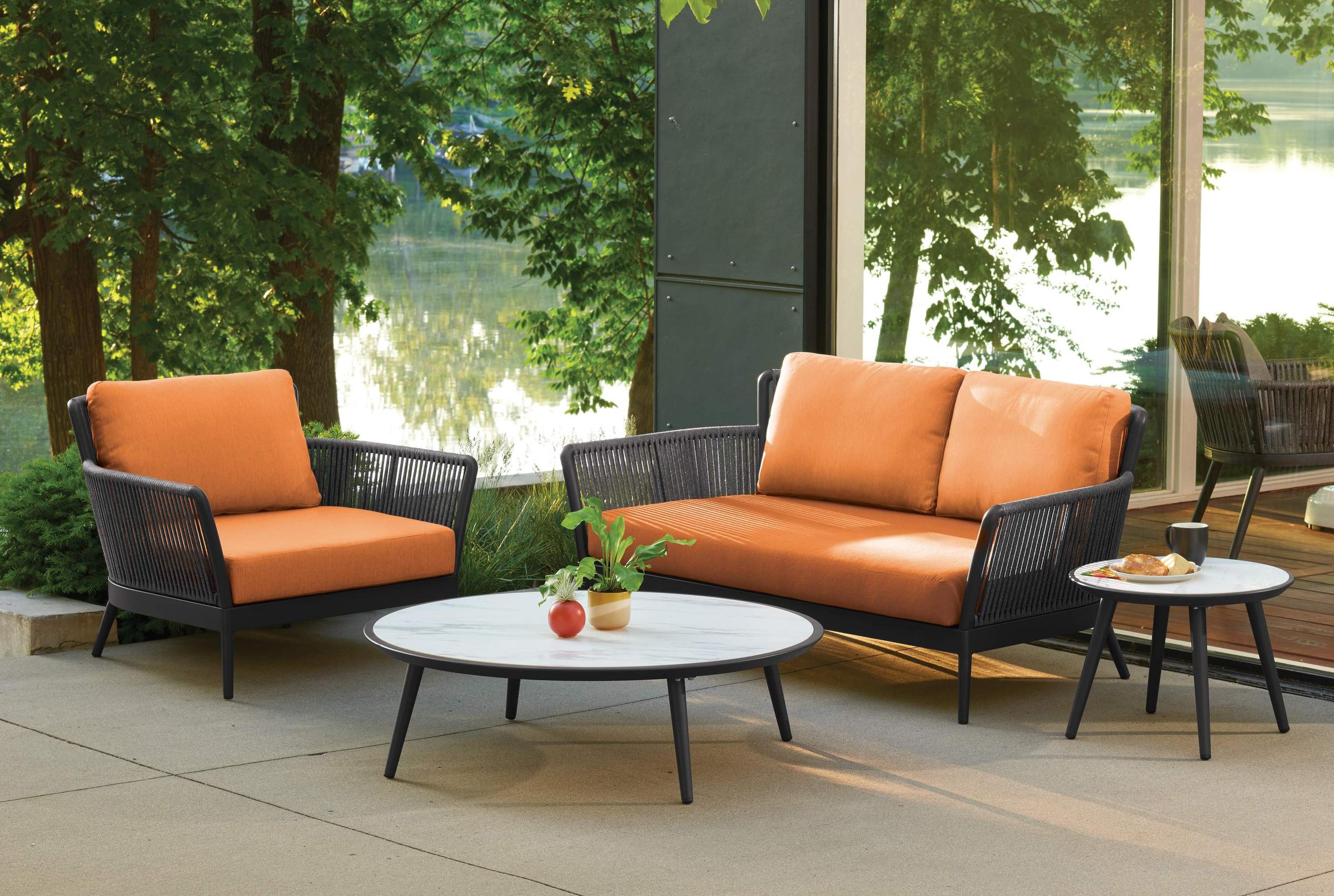 Nette Loveseat