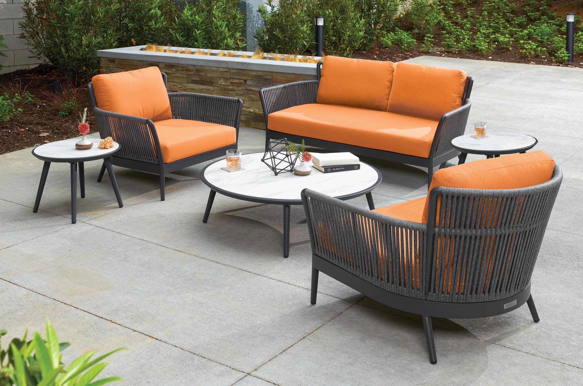 Nette Loveseat