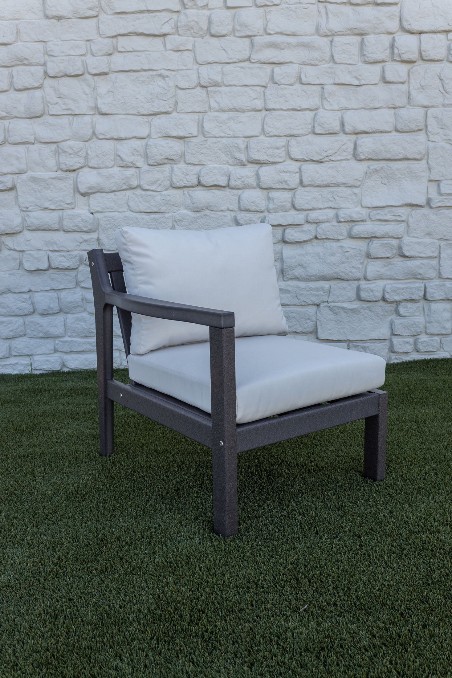 Breeze Deep Seat Sectional Piece Right Chair