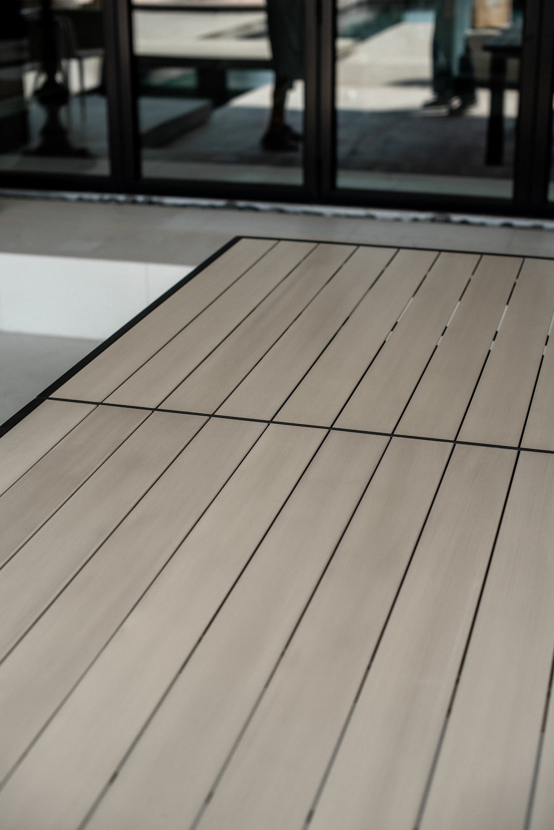 ratana-mezo-118-x-45-inch-extension-dining-table-with-aluminum-slat-top-15