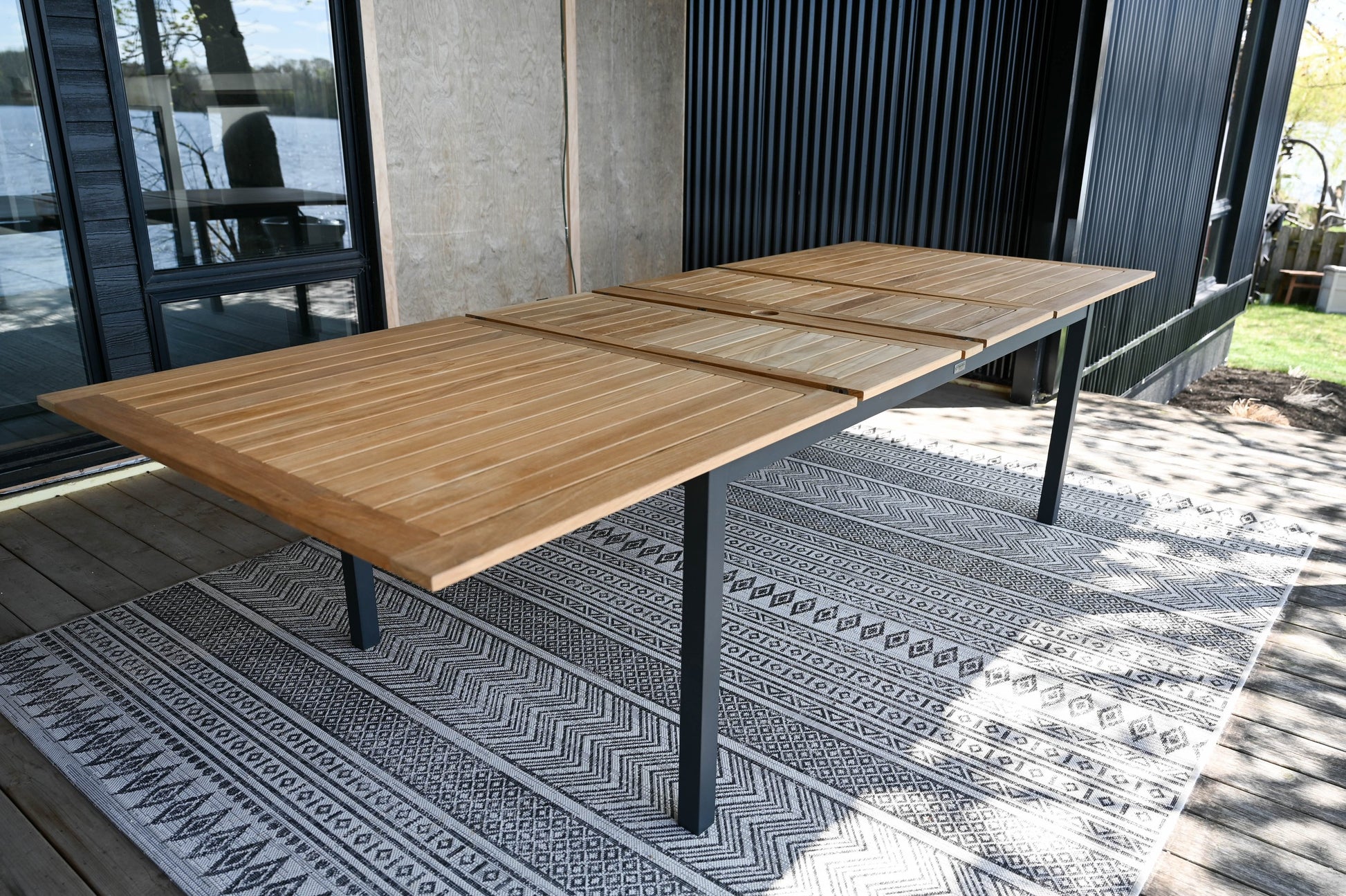 Three Birds Casual SoHo-Lifestyle Image