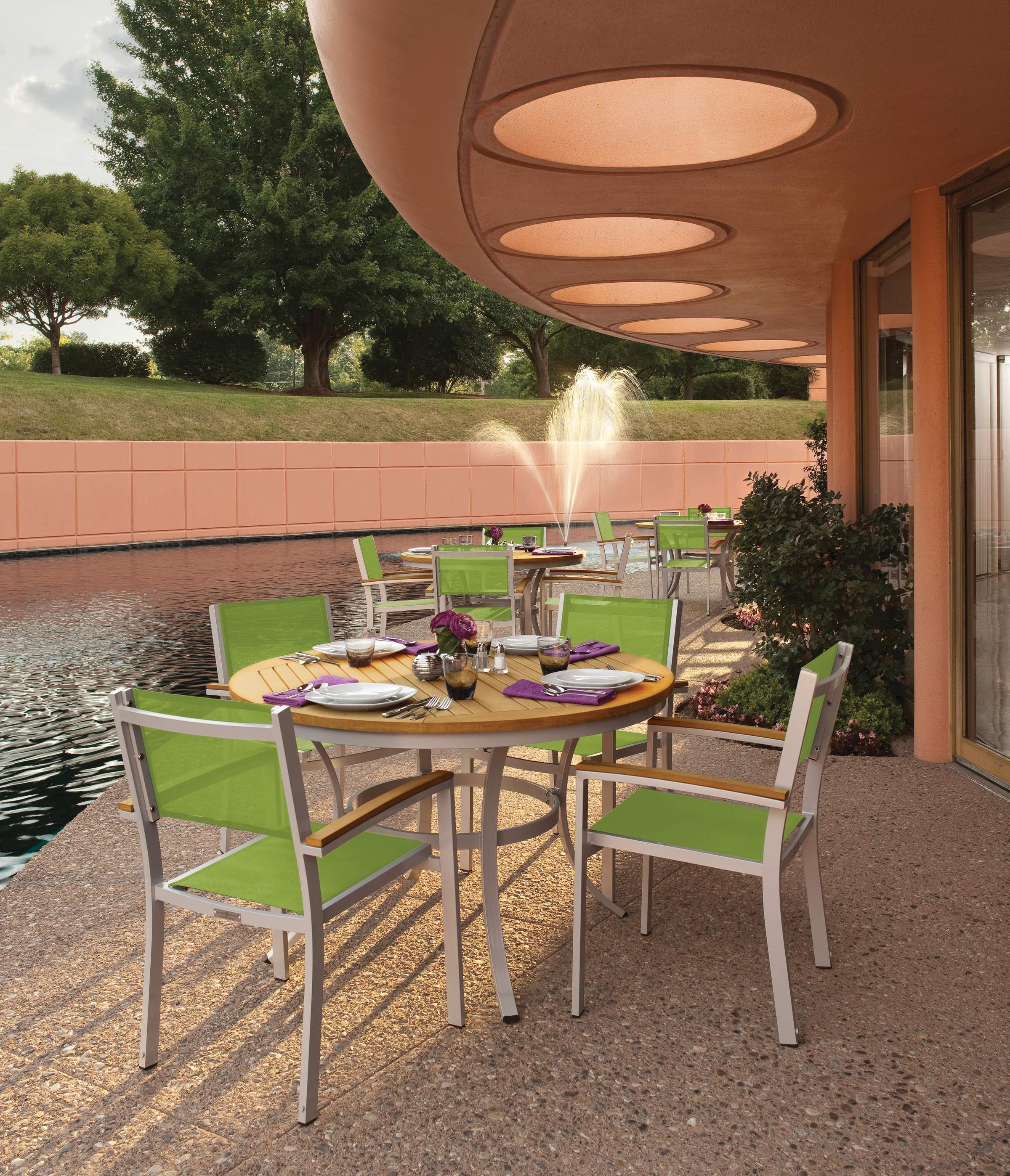 Travira 48" Round Dining Table