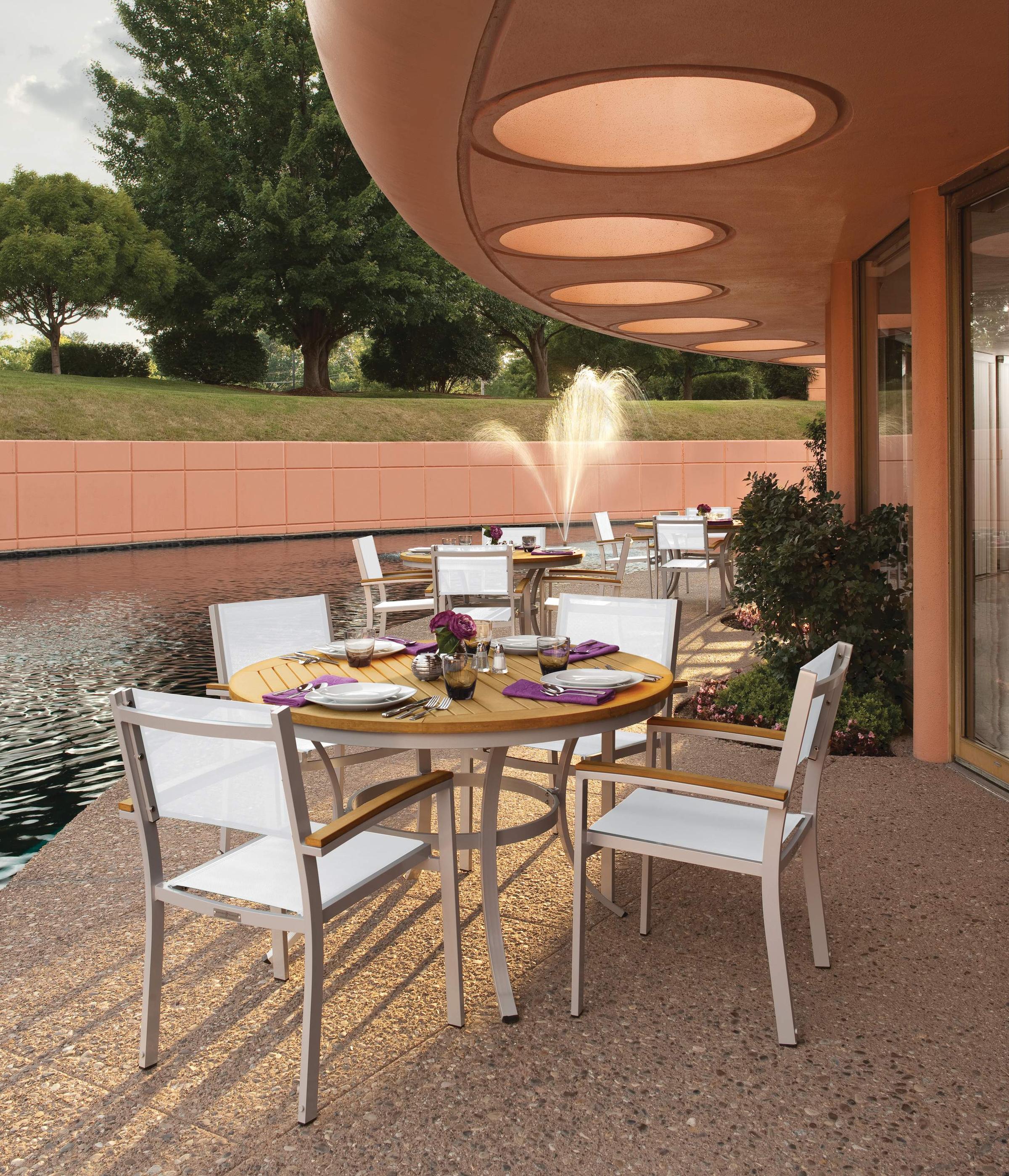 Travira 48" Round Dining Table